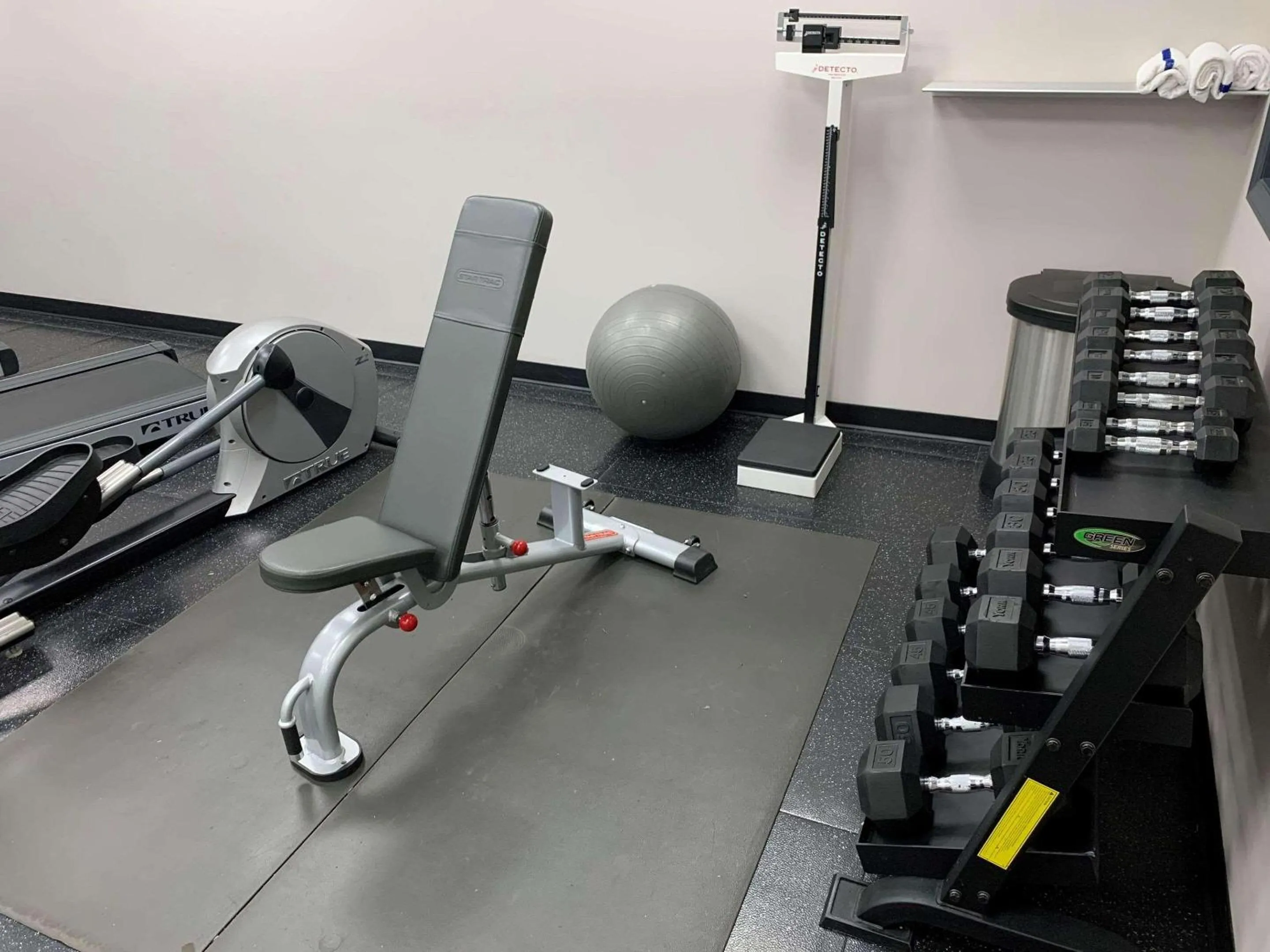 Fitness centre/facilities in Country Inn & Suites by Radisson, Jacksonville West, FL