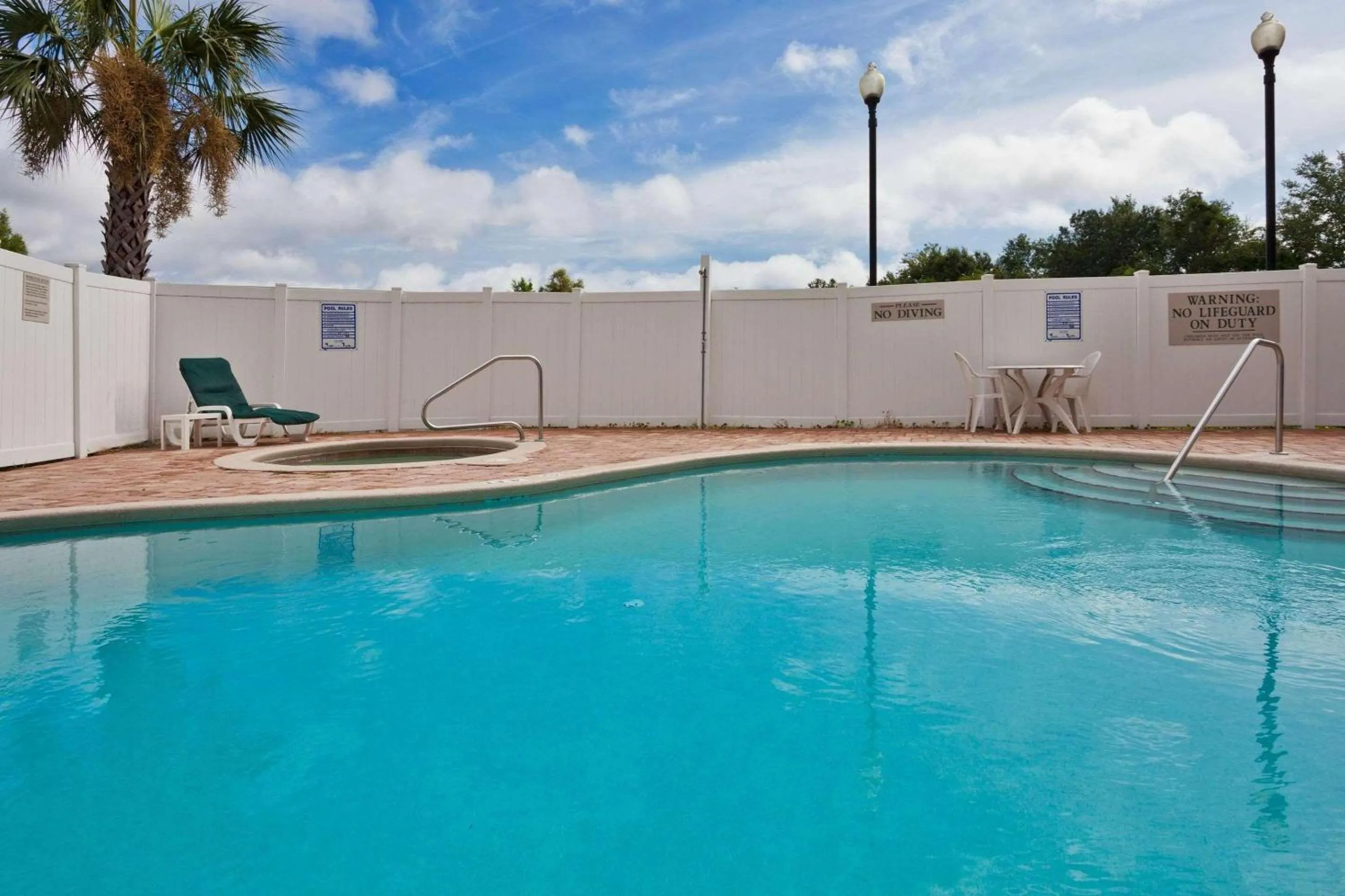 Swimming pool in Country Inn & Suites by Radisson, Jacksonville West, FL