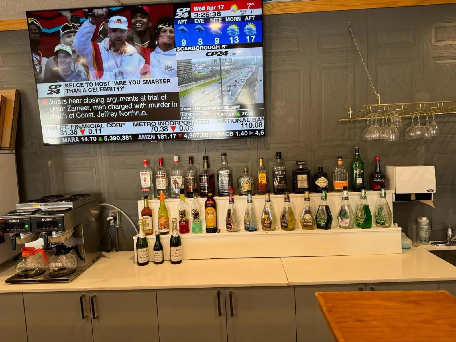 Food and drinks in Thriftlodge Cochrane