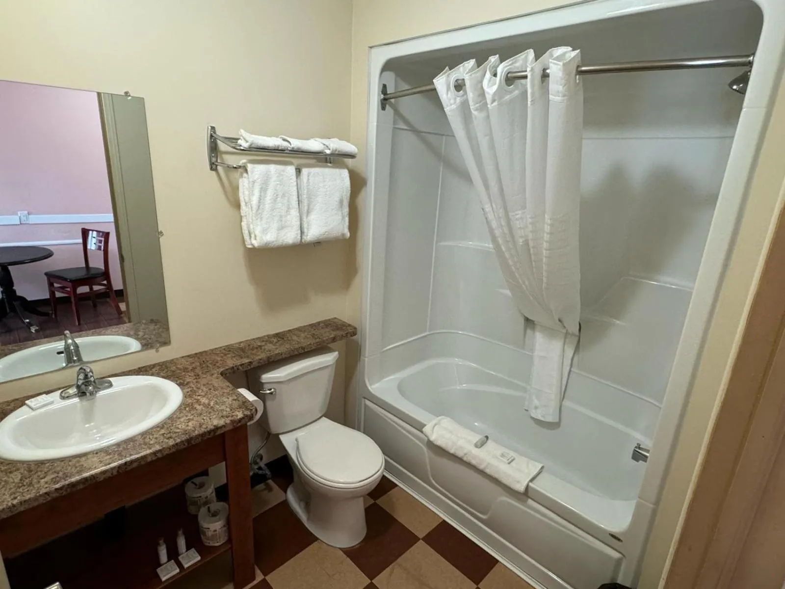 Shower in Thriftlodge Cochrane