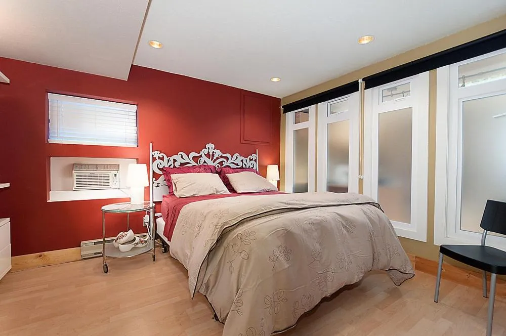 Bed in House On Dunbar B&B