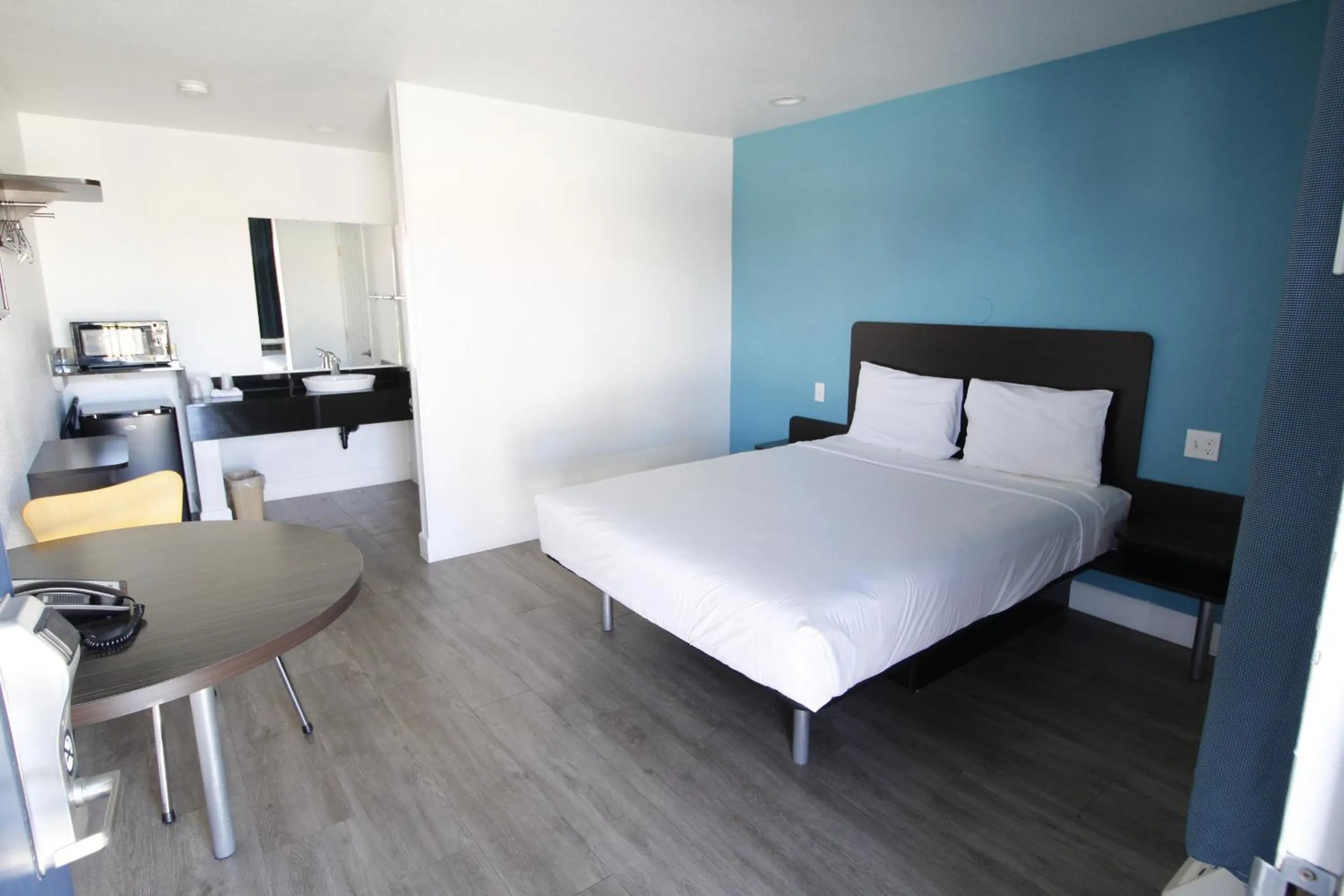 Bed in Motel 6 - Moreno Valley - Riverside March Air Base