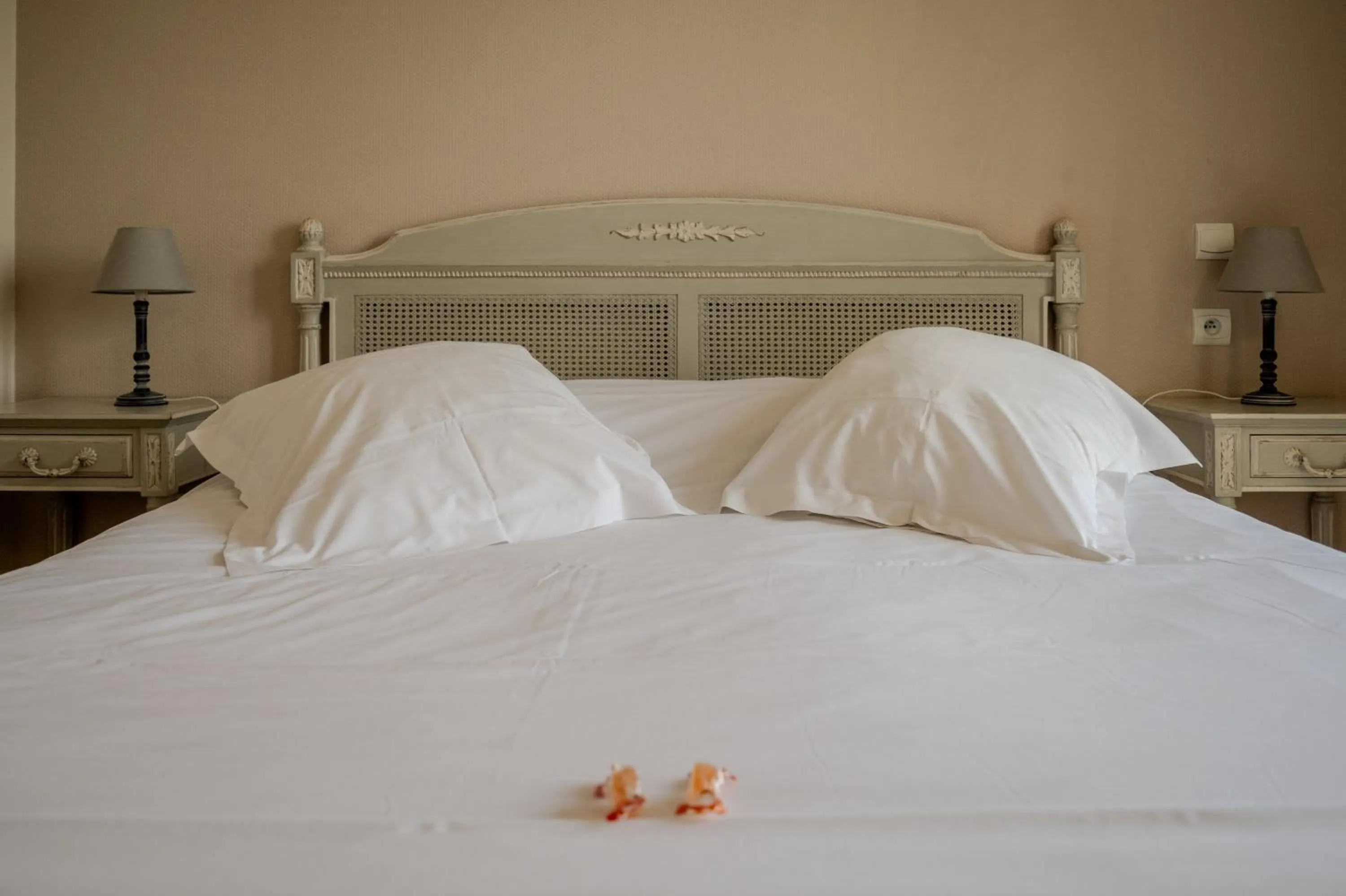 Photo of the whole room, Bed in Tulip Inn Honfleur Residence & Spa