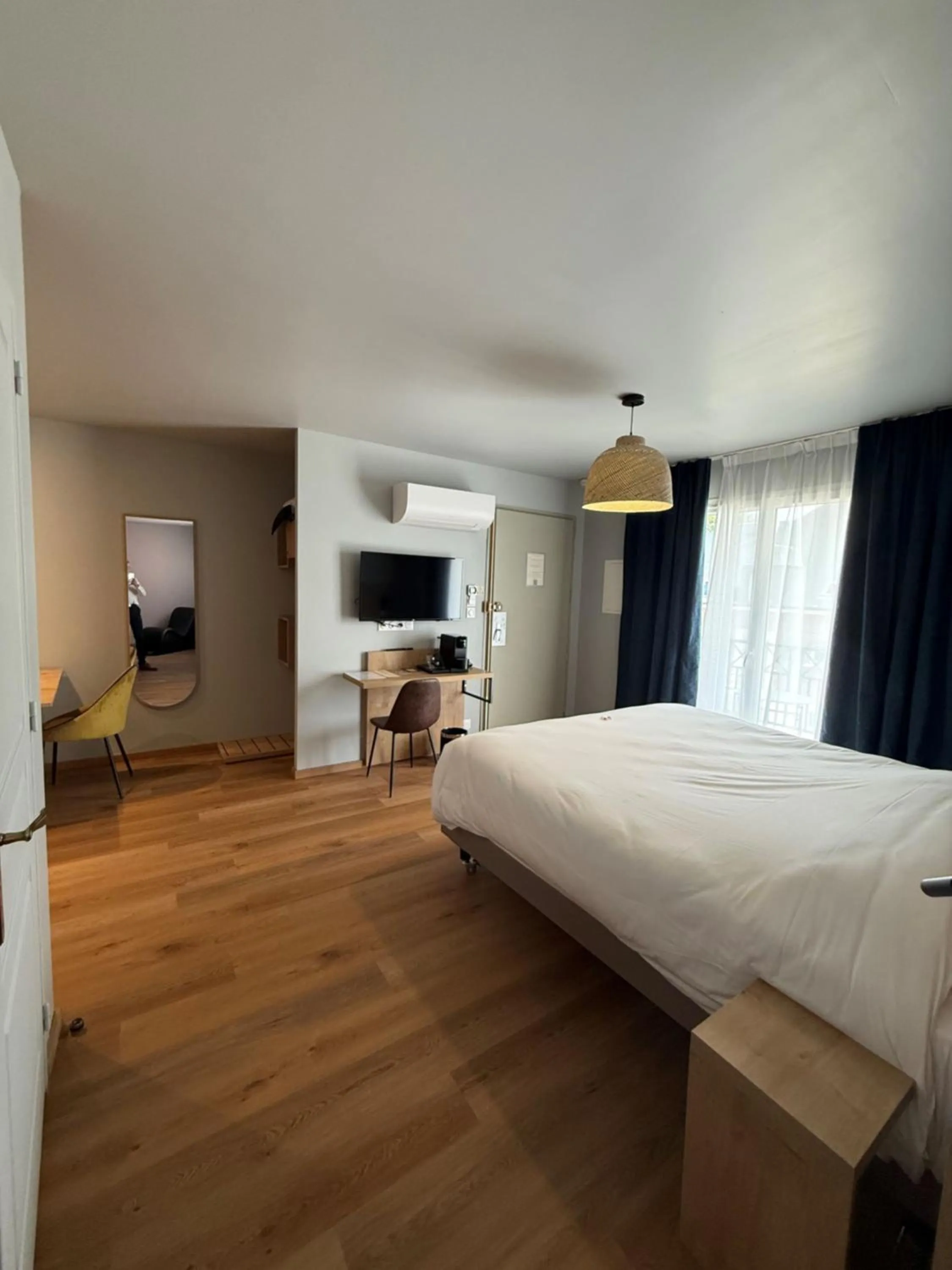 Photo of the whole room, Bed in Tulip Inn Honfleur Residence & Spa