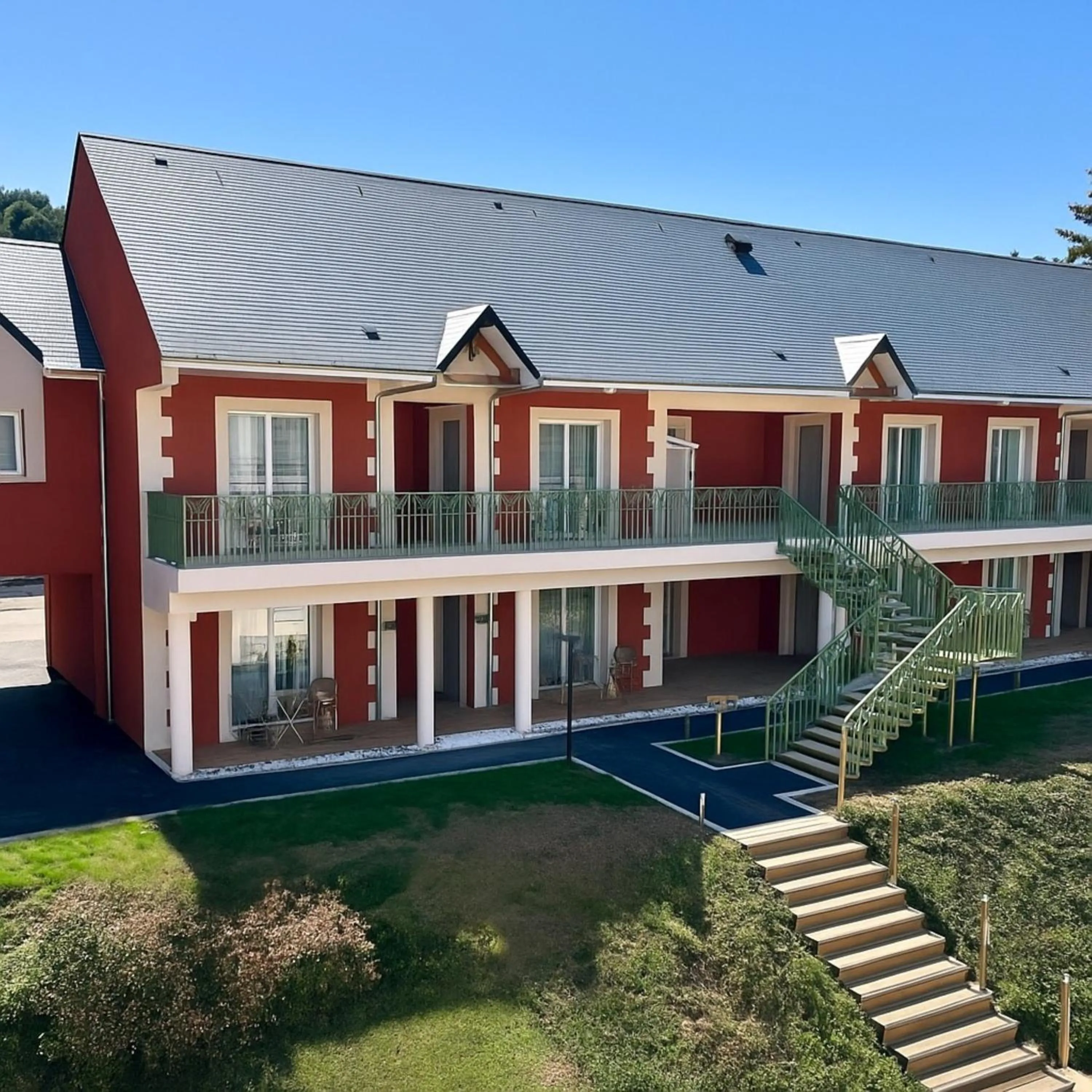 Facade/entrance in Tulip Inn Honfleur Residence & Spa