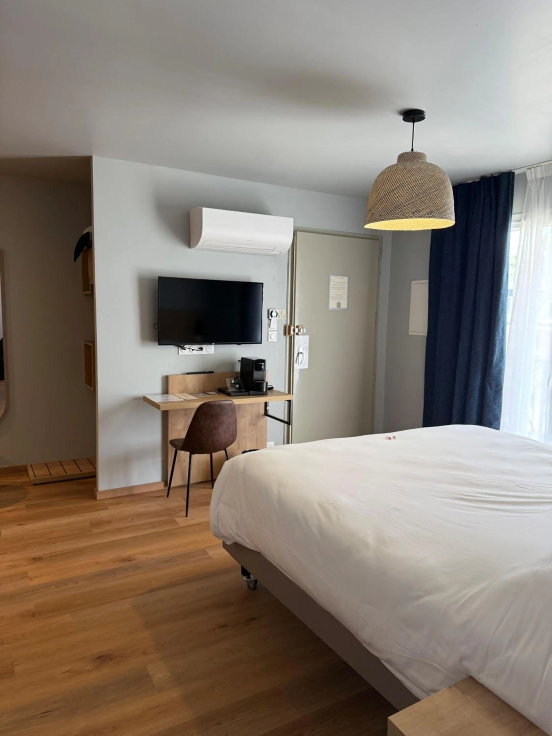 Communal lounge/ TV room, Bed in Tulip Inn Honfleur Residence & Spa