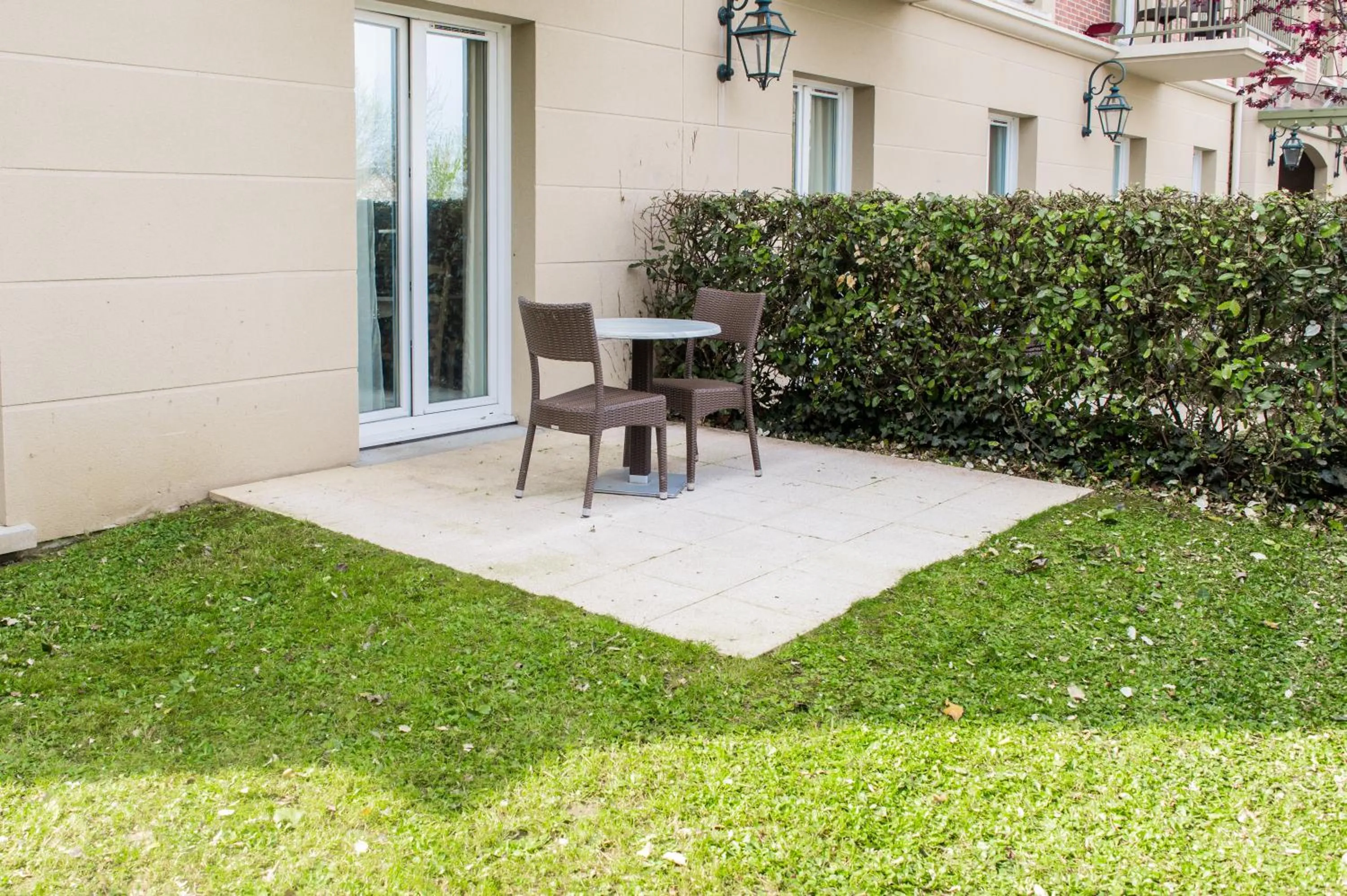 Patio in Tulip Inn Honfleur Residence & Spa