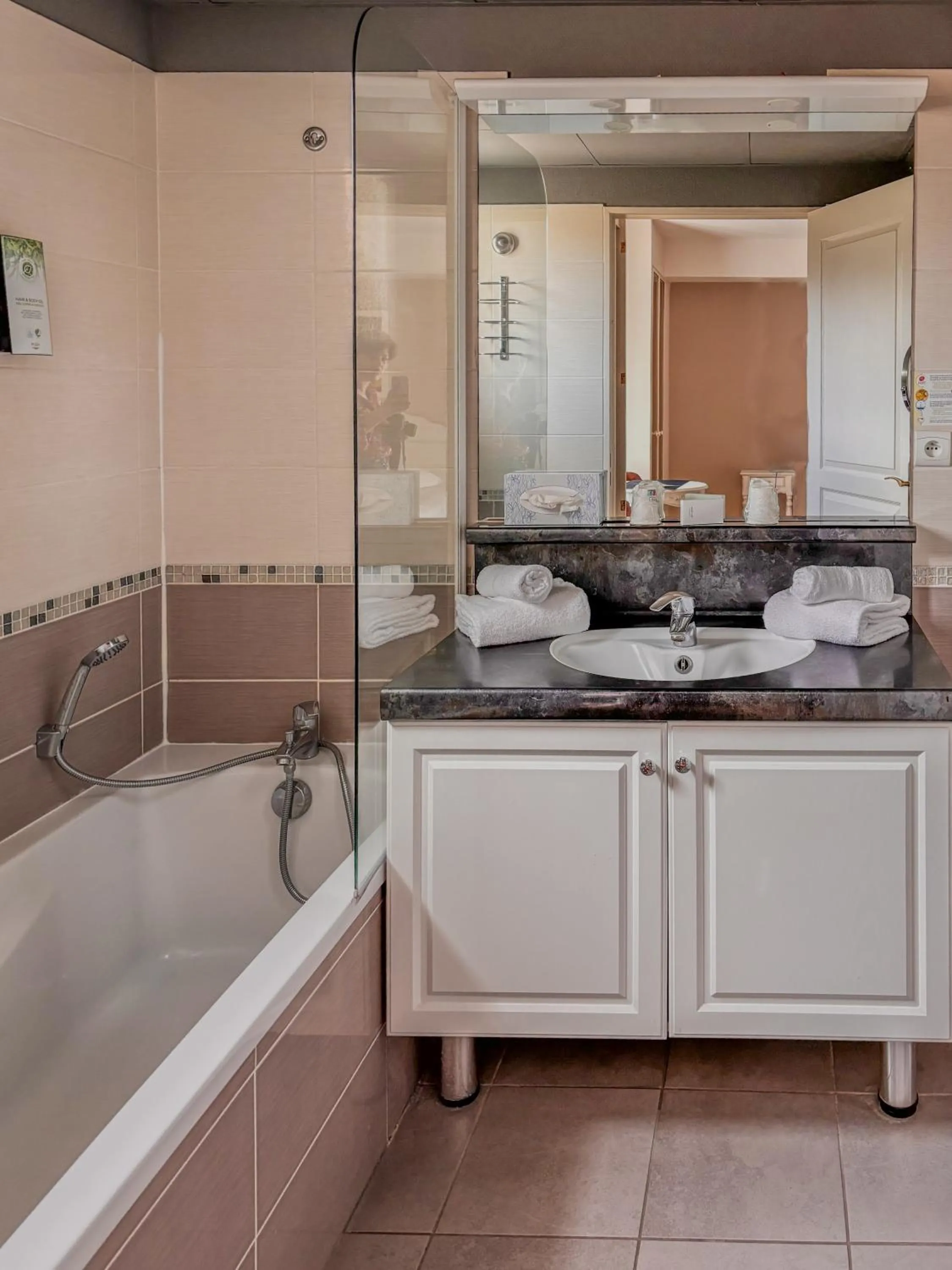 Bathroom in Tulip Inn Honfleur Residence & Spa