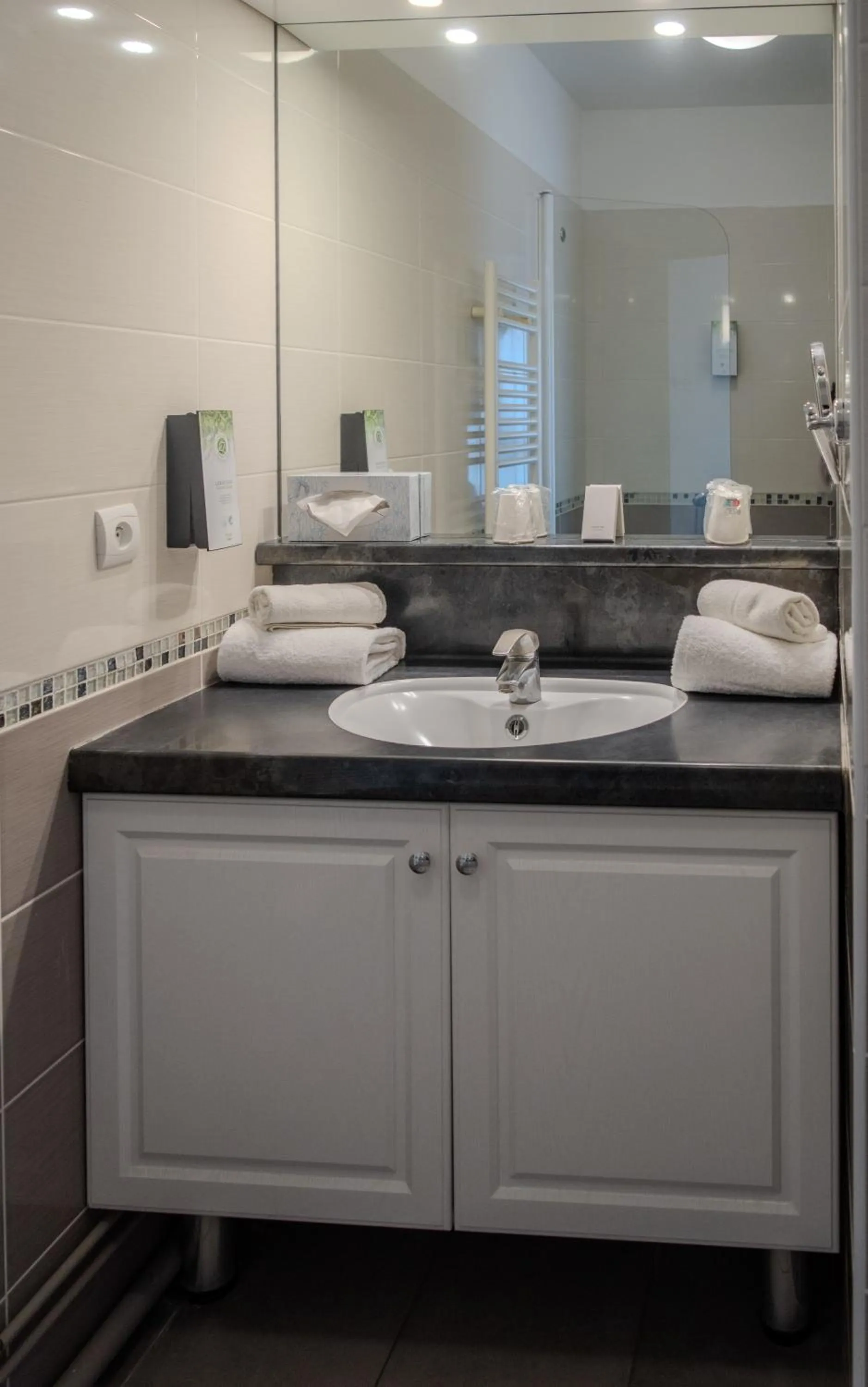 Bathroom in Tulip Inn Honfleur Residence & Spa