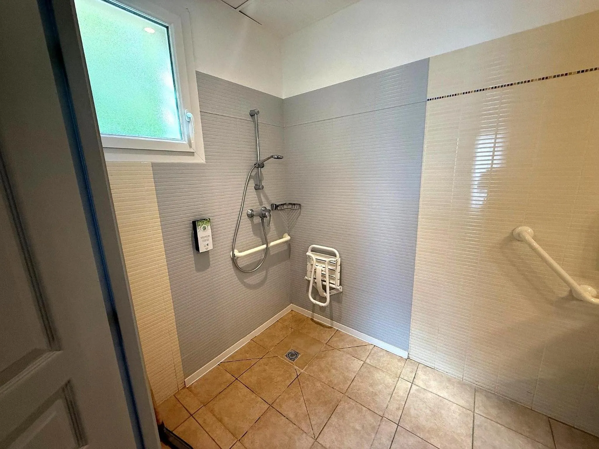 Bathroom in Tulip Inn Honfleur Residence & Spa