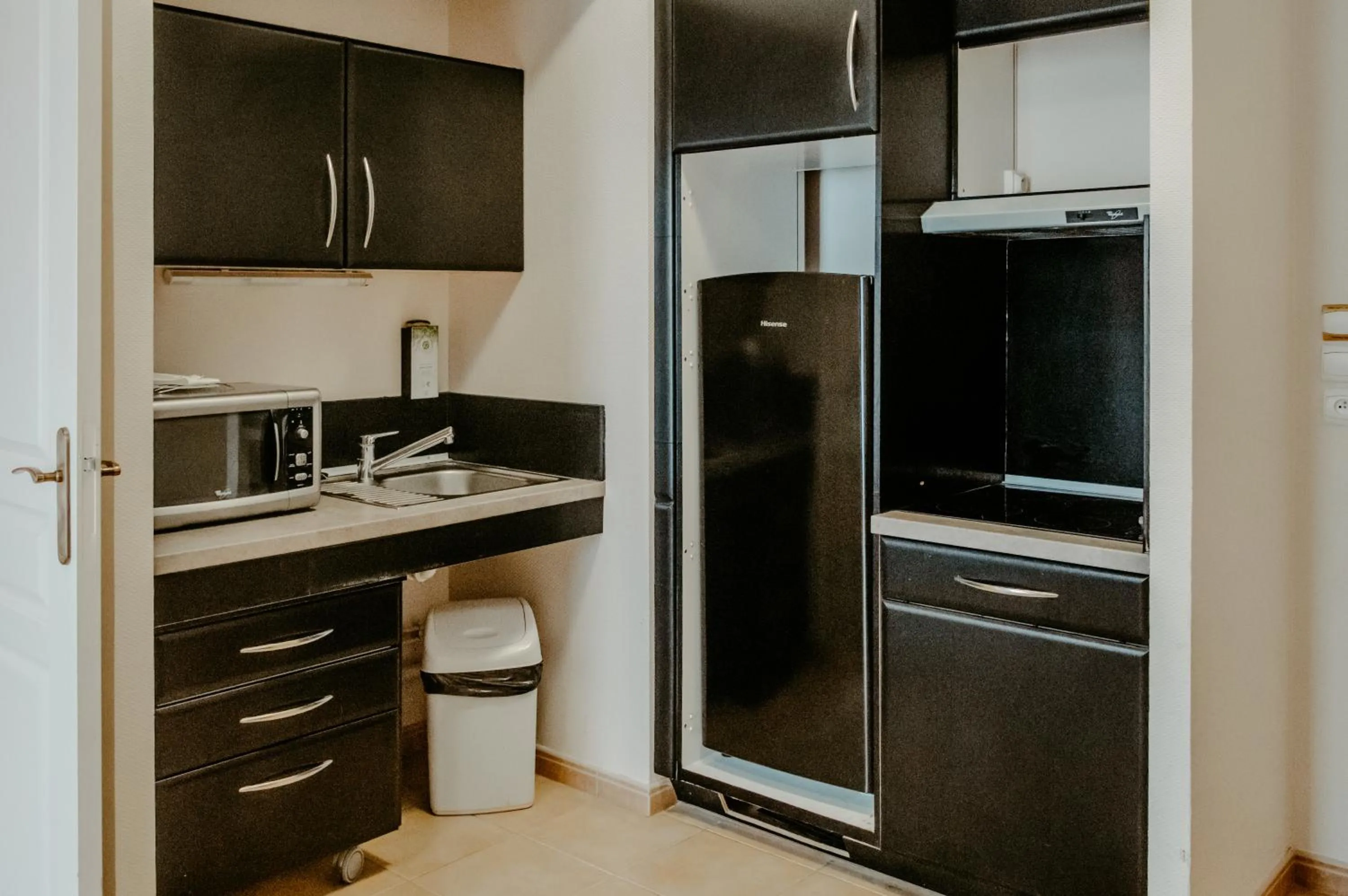 Kitchen or kitchenette in Tulip Inn Honfleur Residence & Spa