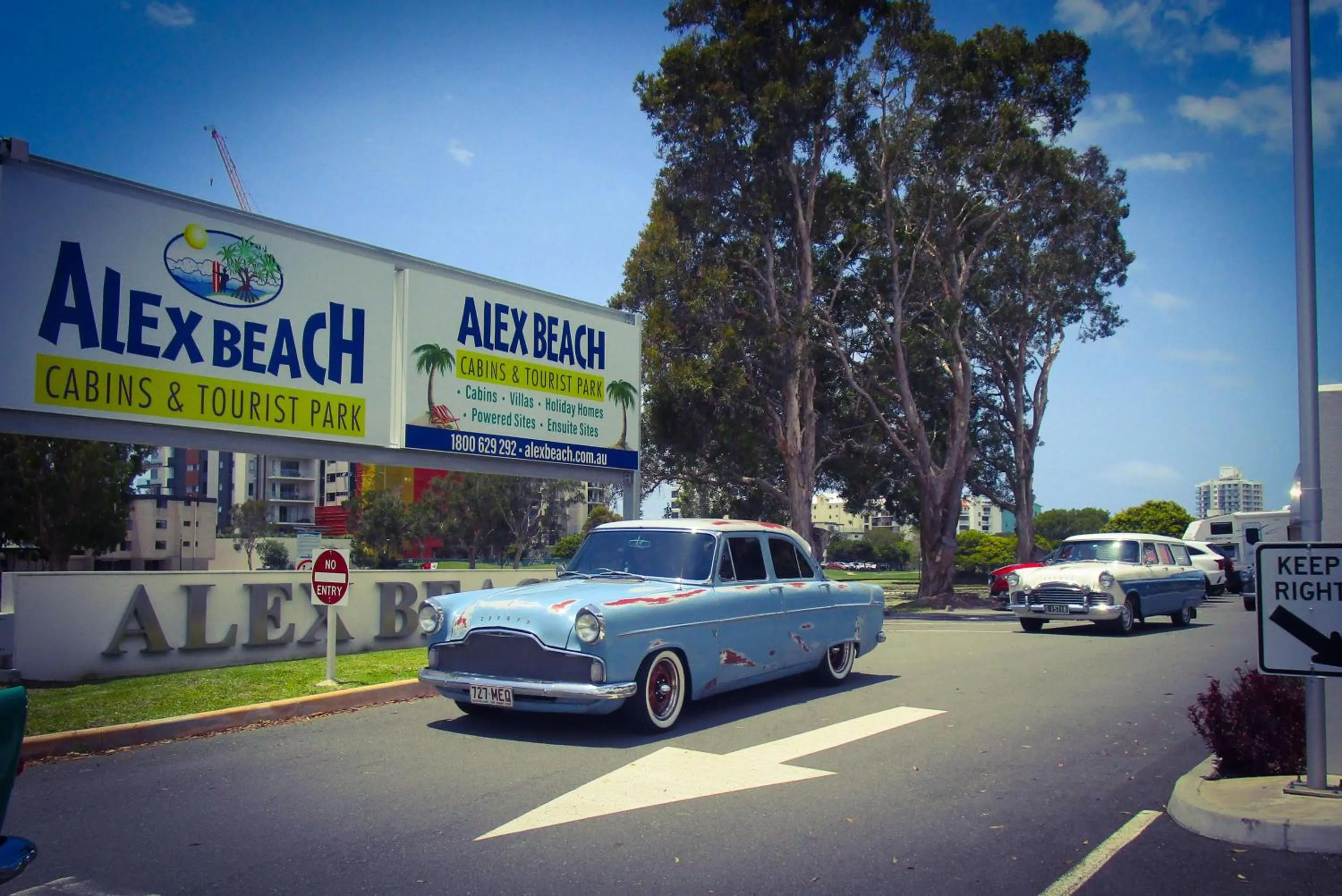 Facade/entrance in Alex Beach Cabins and Tourist Park