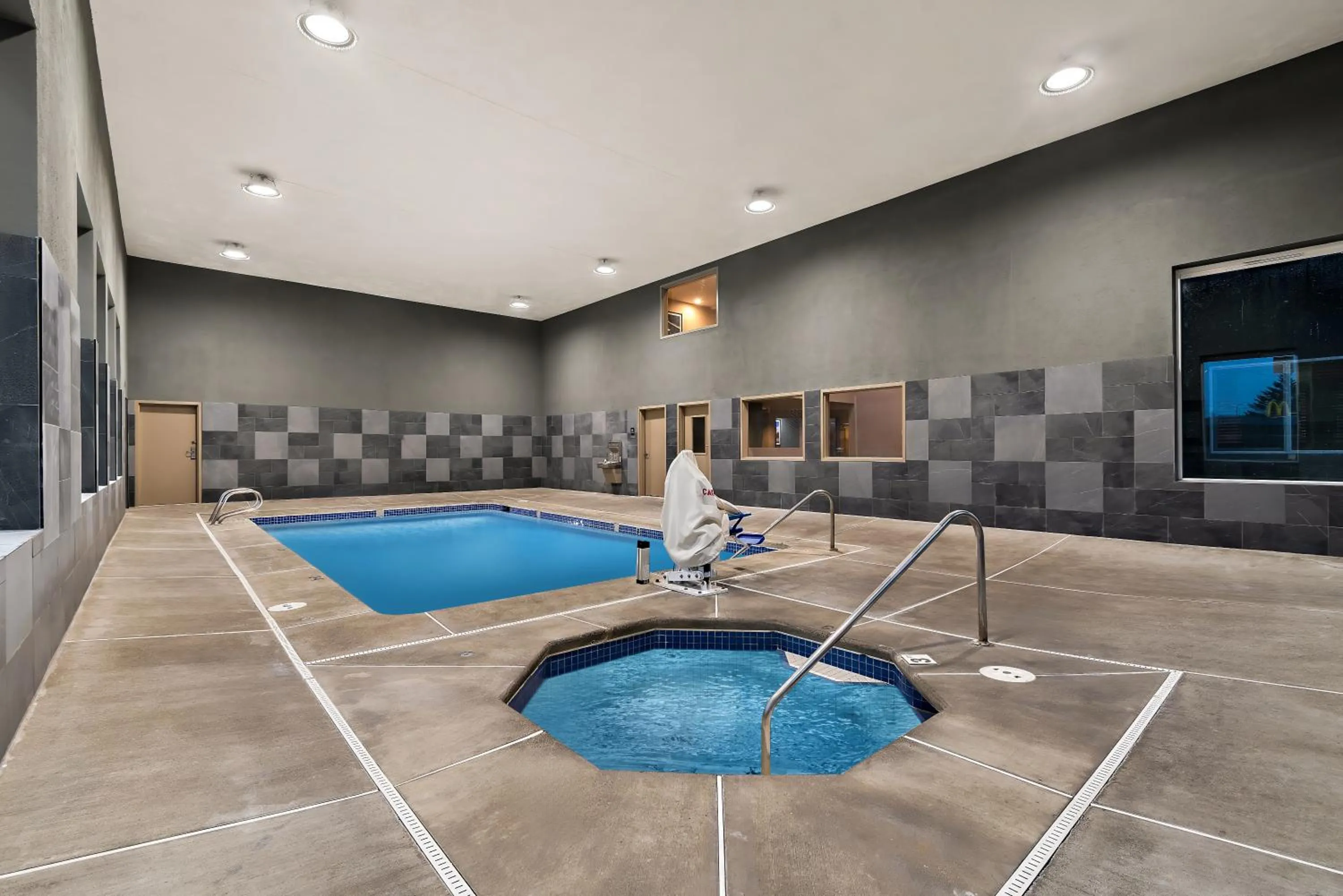 Hot Tub in Sleep Inn Kelso Longview