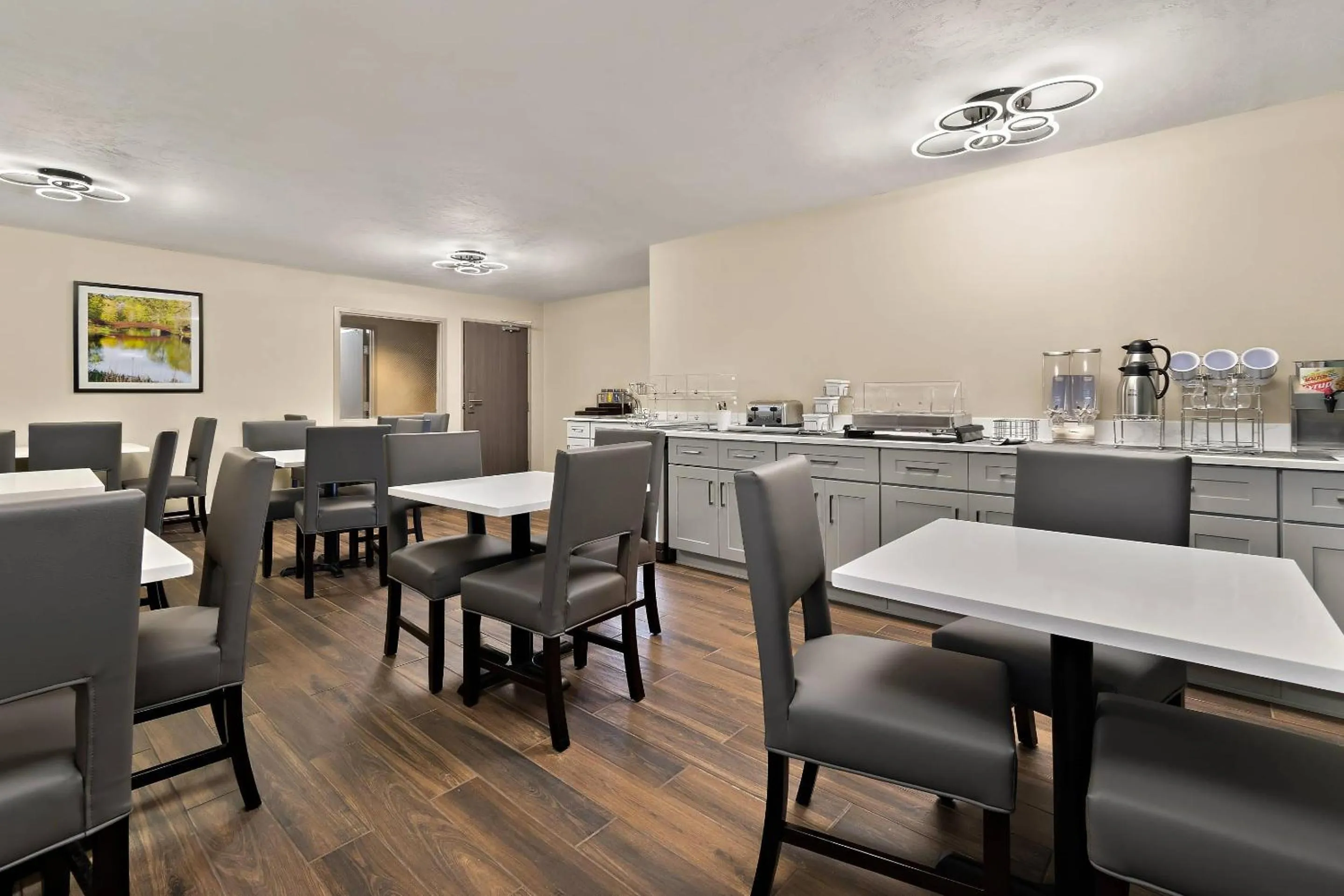 Seating area in Sleep Inn Kelso Longview