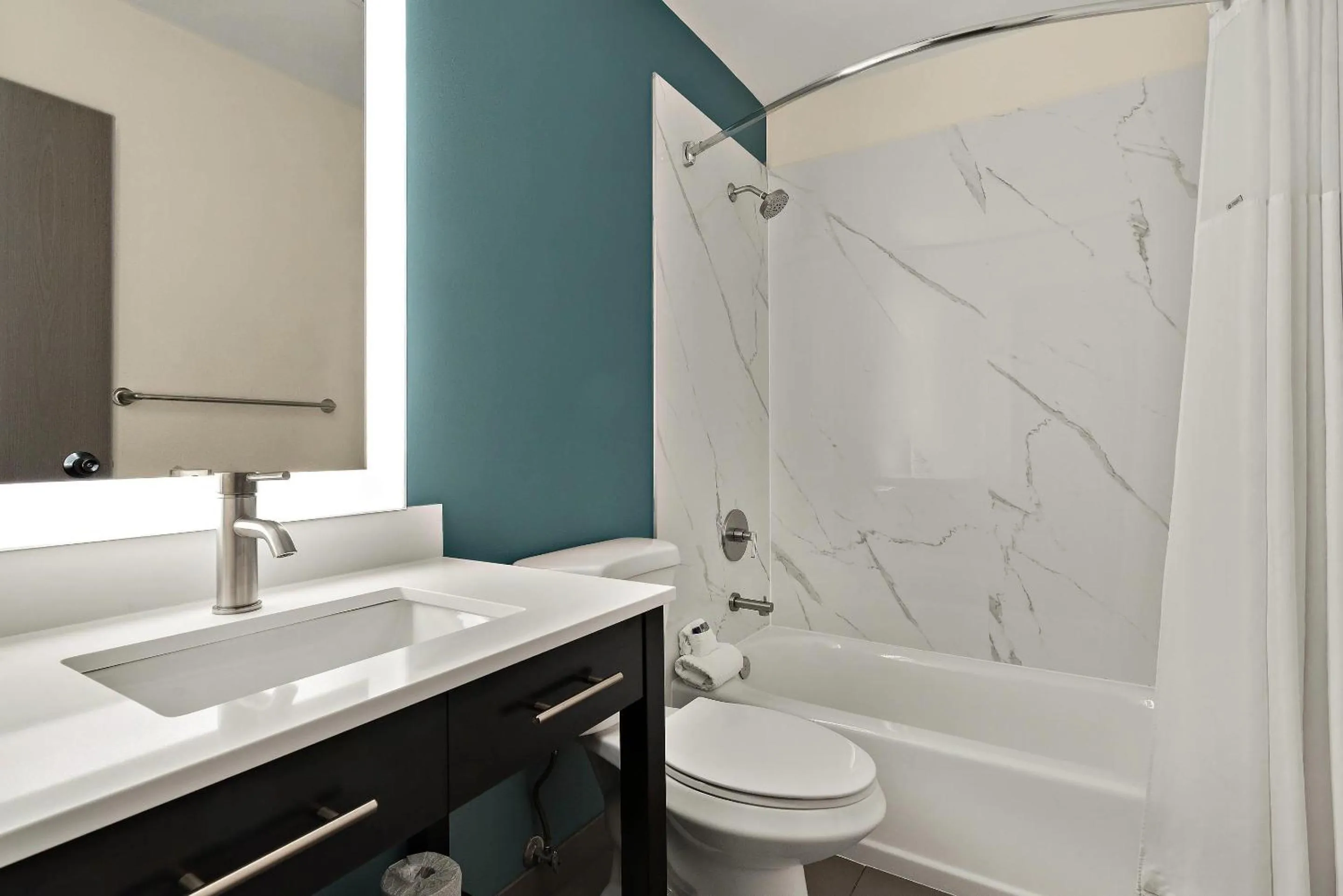 Shower in Sleep Inn Kelso Longview