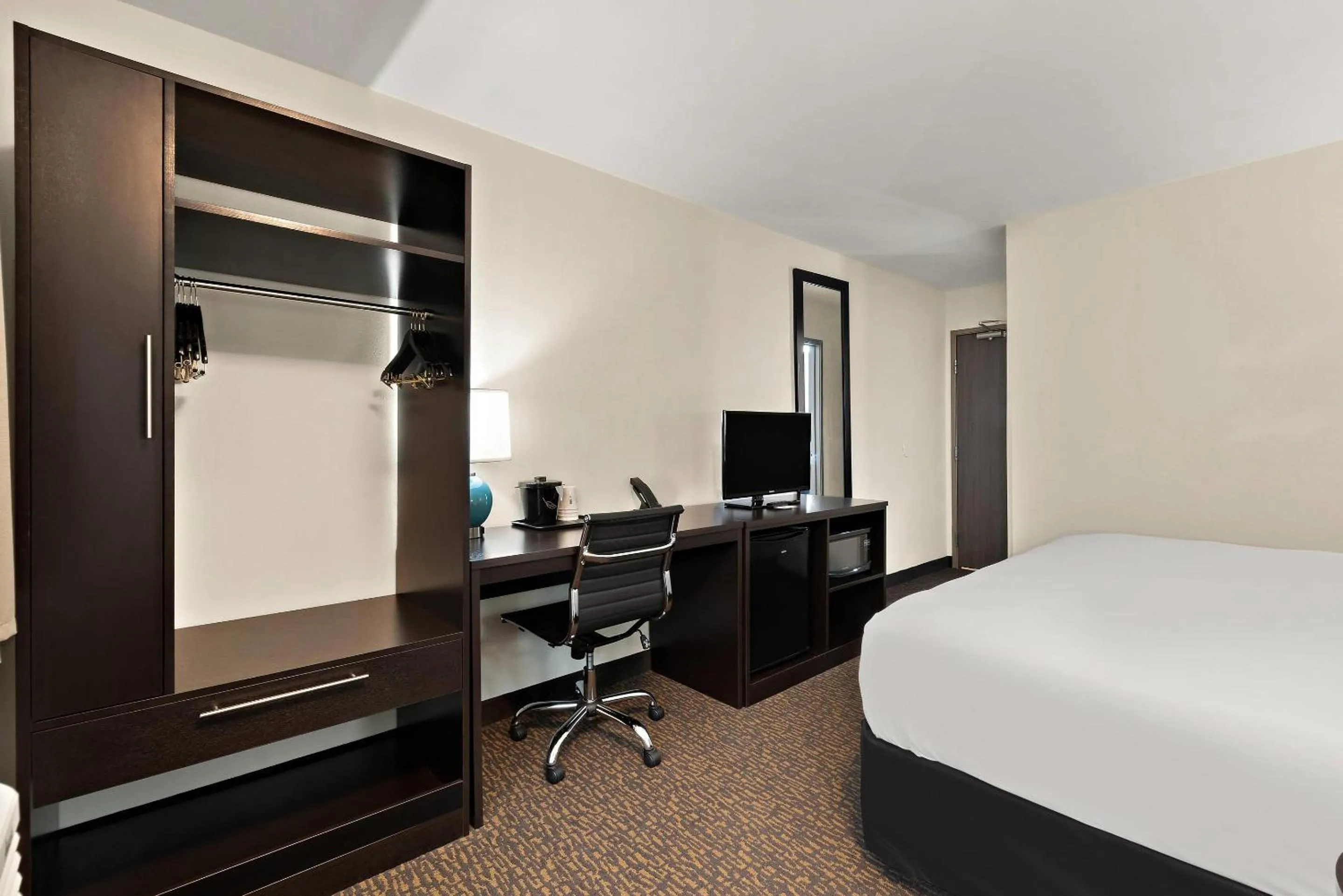 Photo of the whole room, Bed in Sleep Inn Kelso Longview