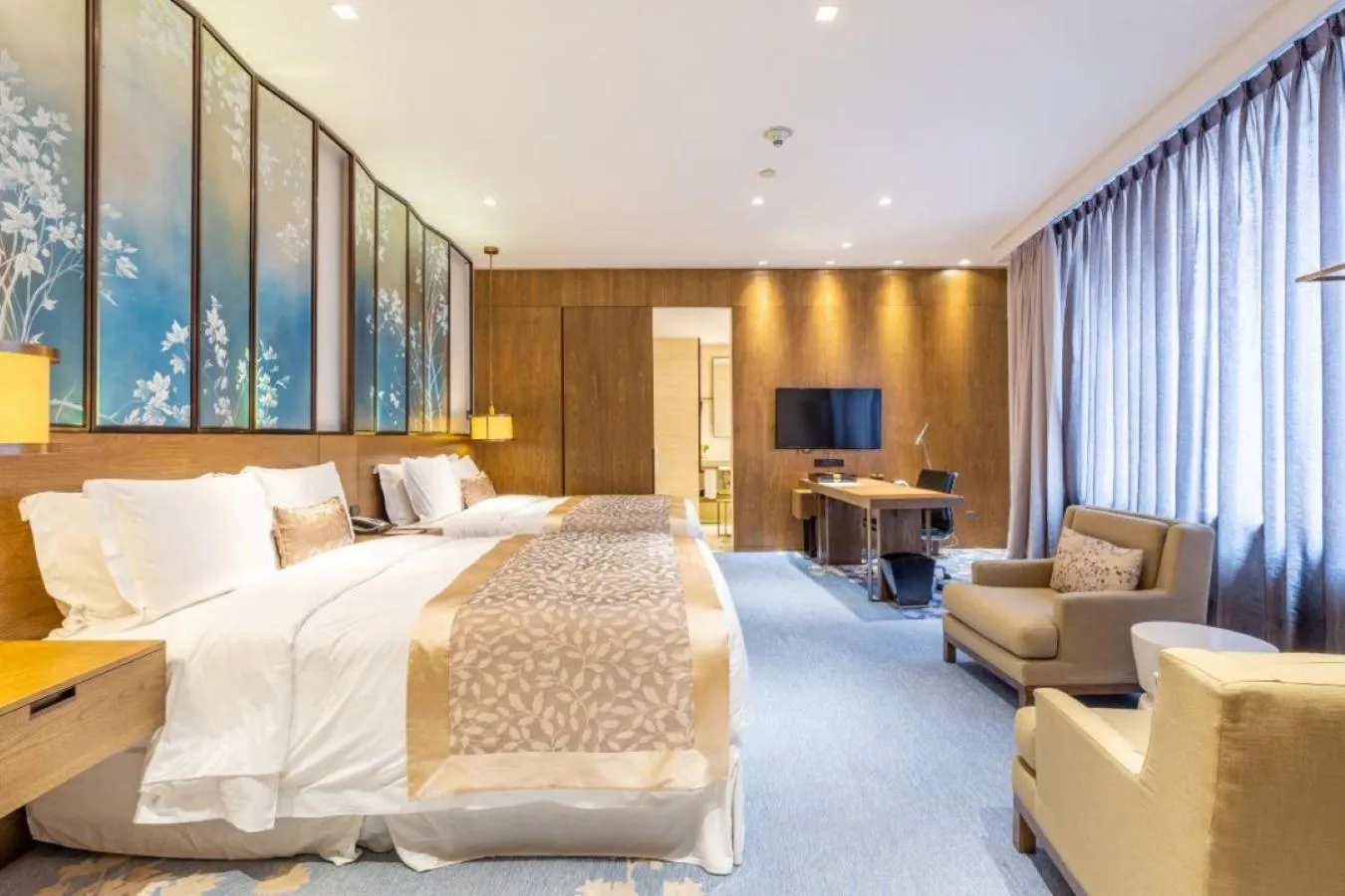 Property building, Bed in HUALUXE Shanghai Twelve At Hengshan