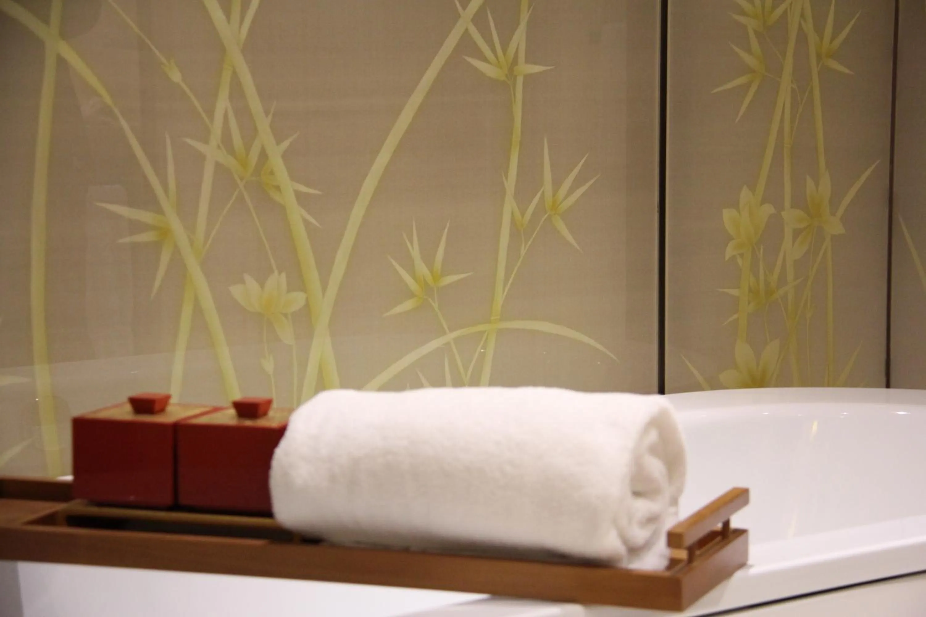 Bath in HUALUXE Shanghai Twelve At Hengshan