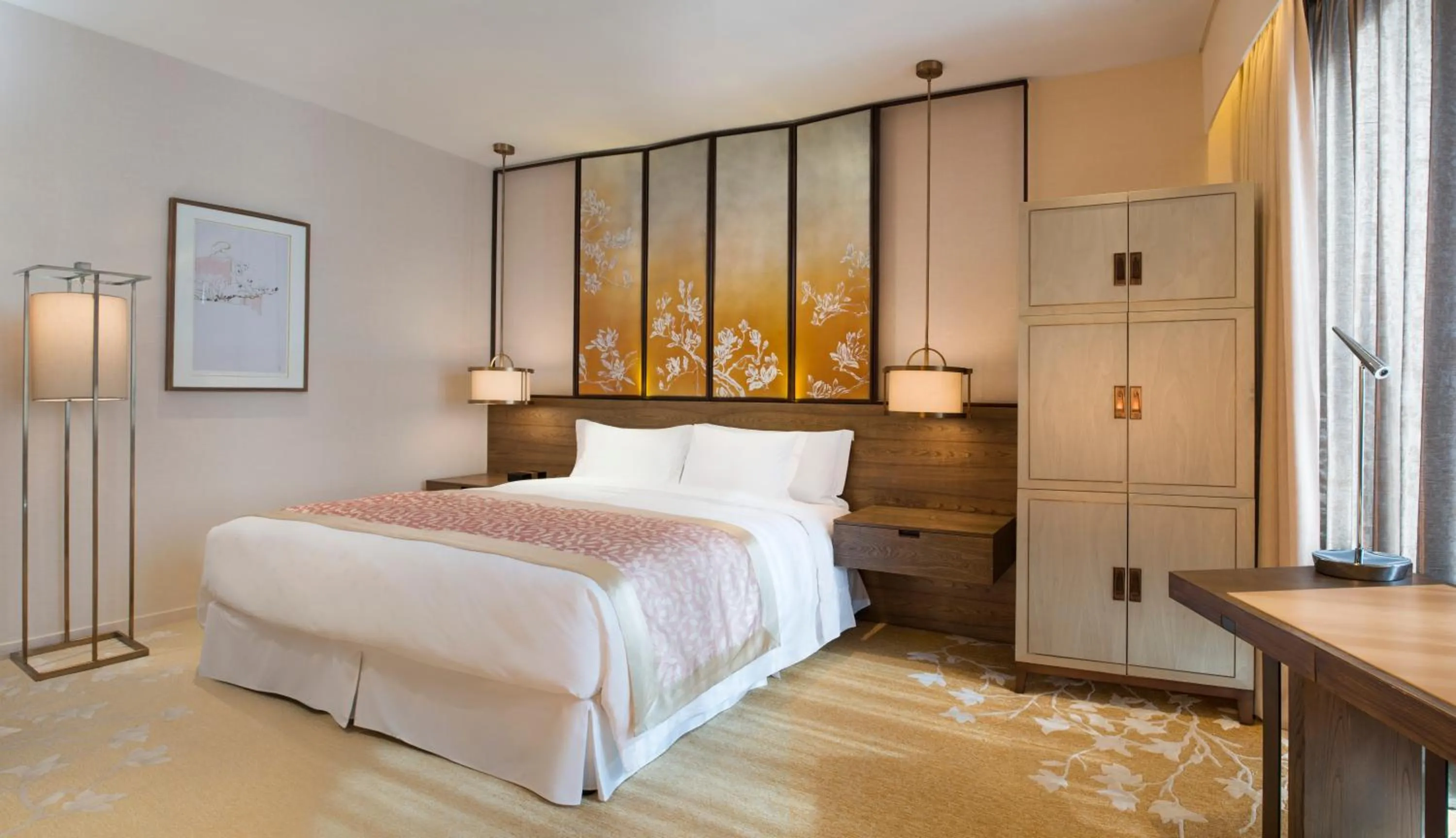 Photo of the whole room, Bed in HUALUXE Shanghai Twelve At Hengshan