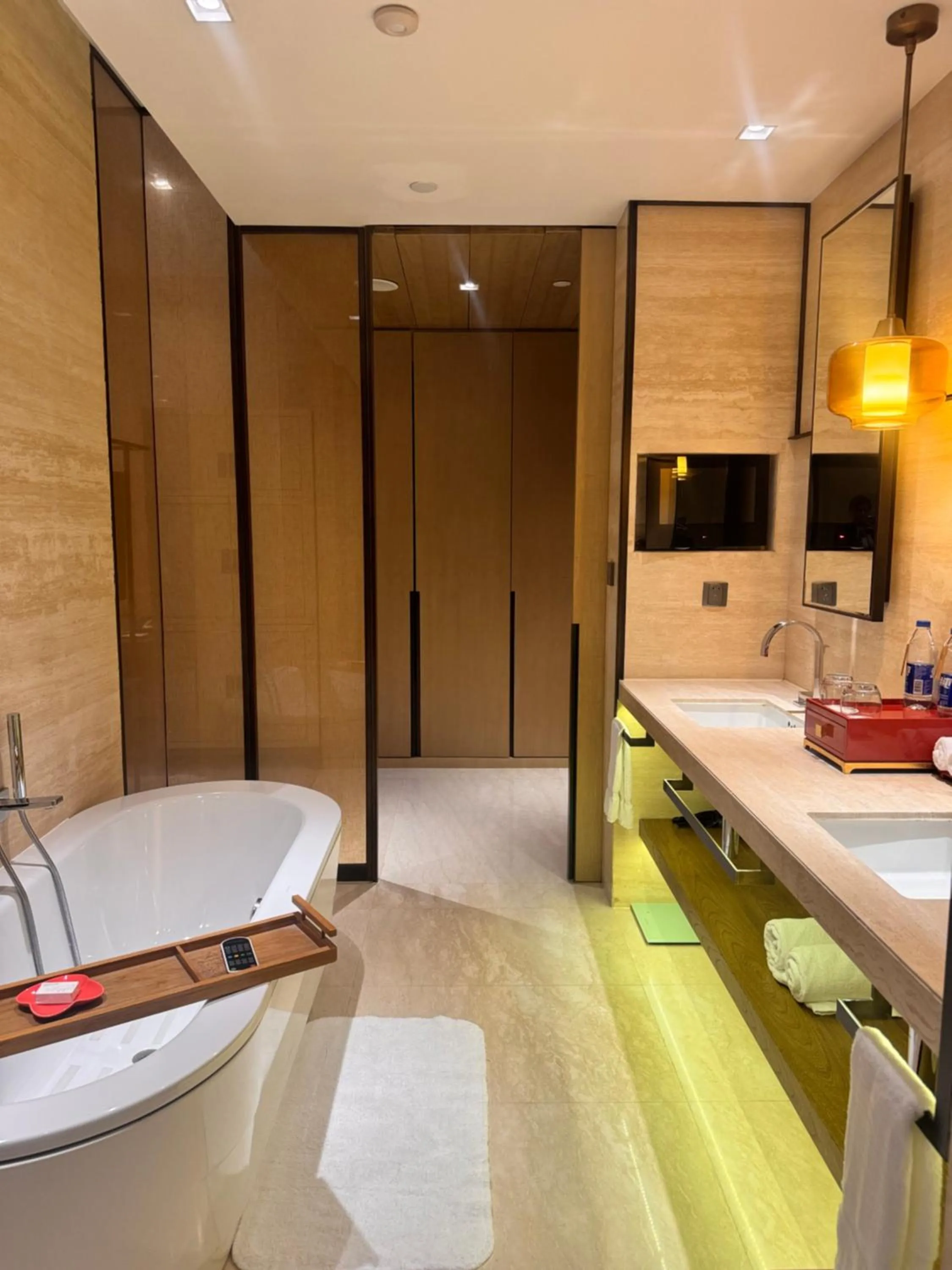 Property building in HUALUXE Shanghai Twelve At Hengshan