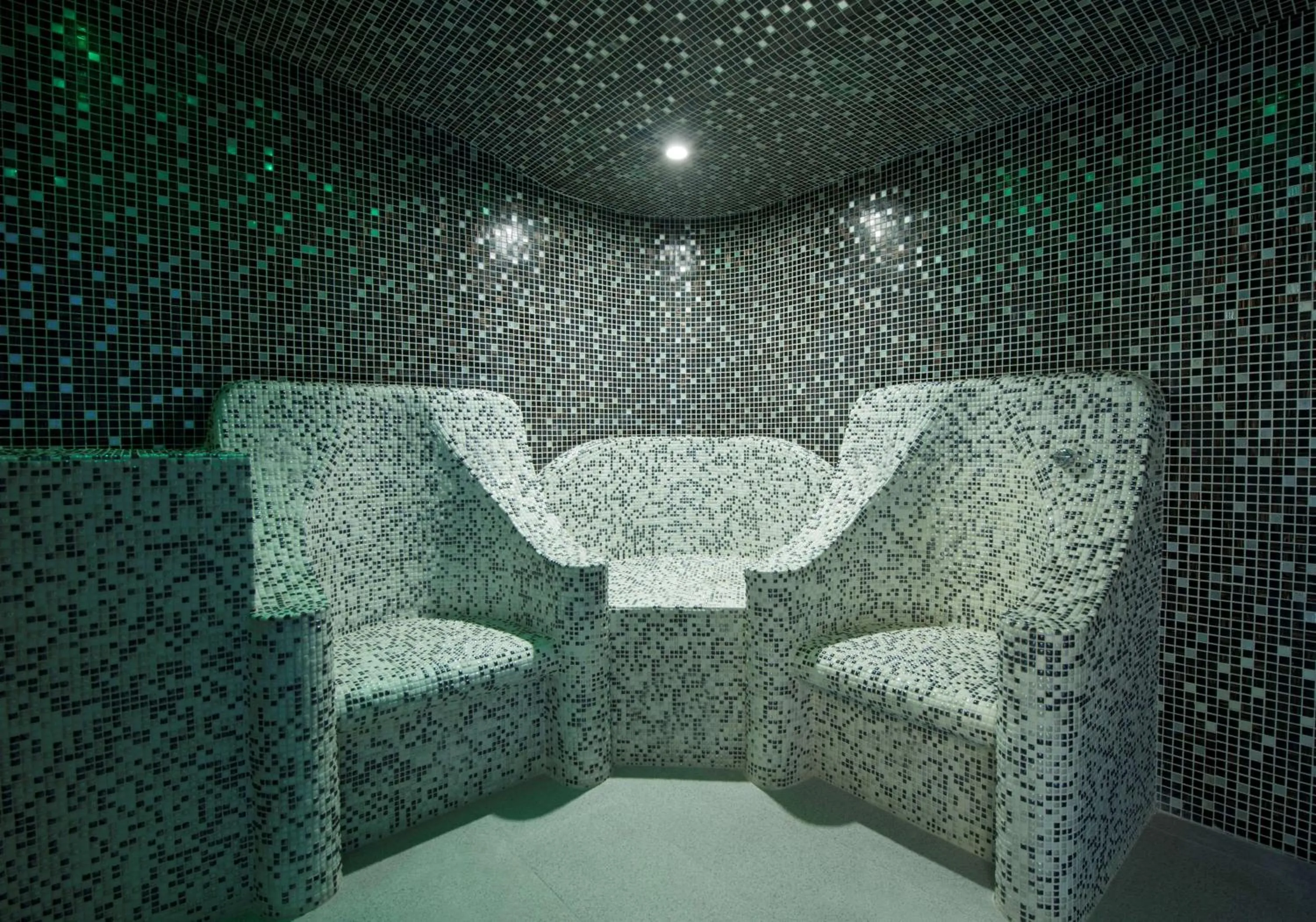 Spa and wellness centre/facilities in HUALUXE Shanghai Twelve At Hengshan