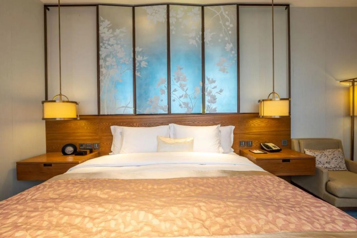 Property building, Bed in HUALUXE Shanghai Twelve At Hengshan