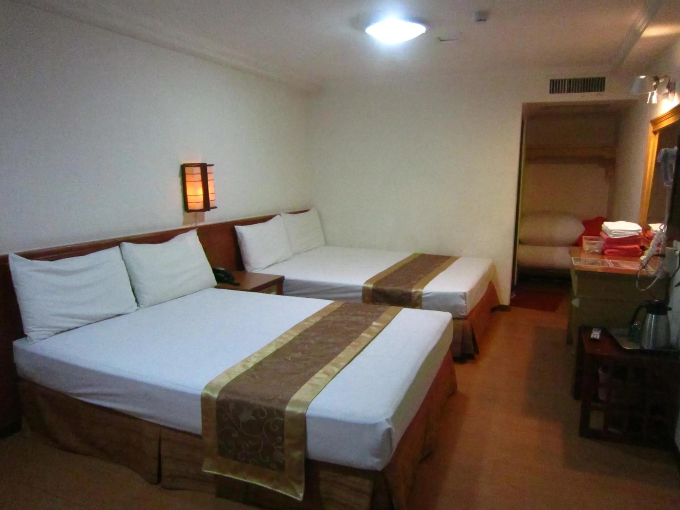 Bed in Gau Shan Ching Hotel