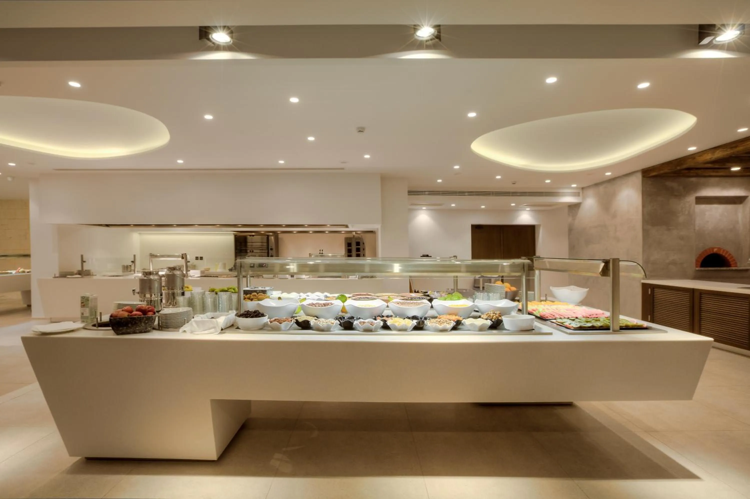 Restaurant/places to eat in Caravia Beach Hotel