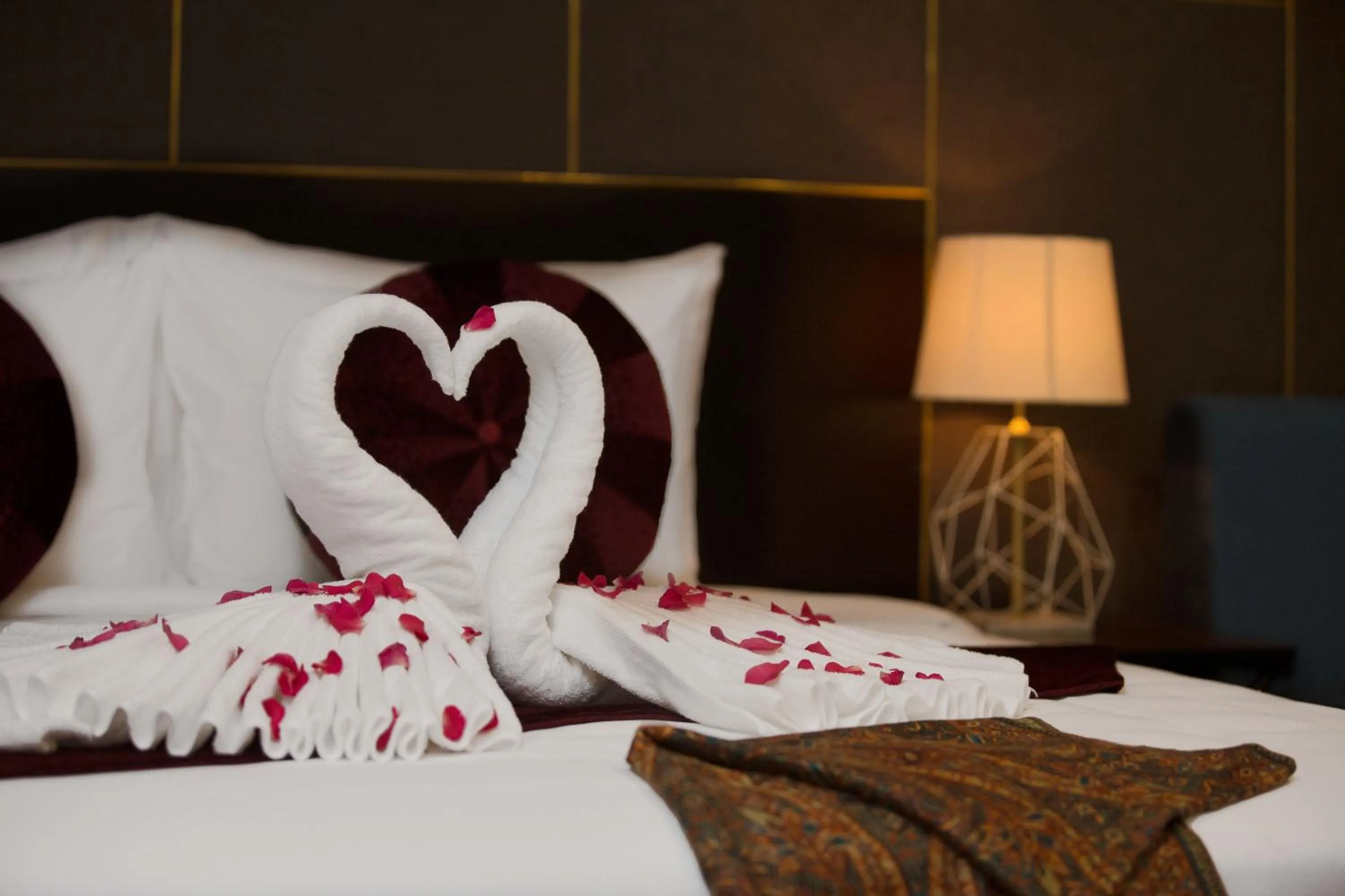 Property building, Bed in La Santé Hotel & Spa