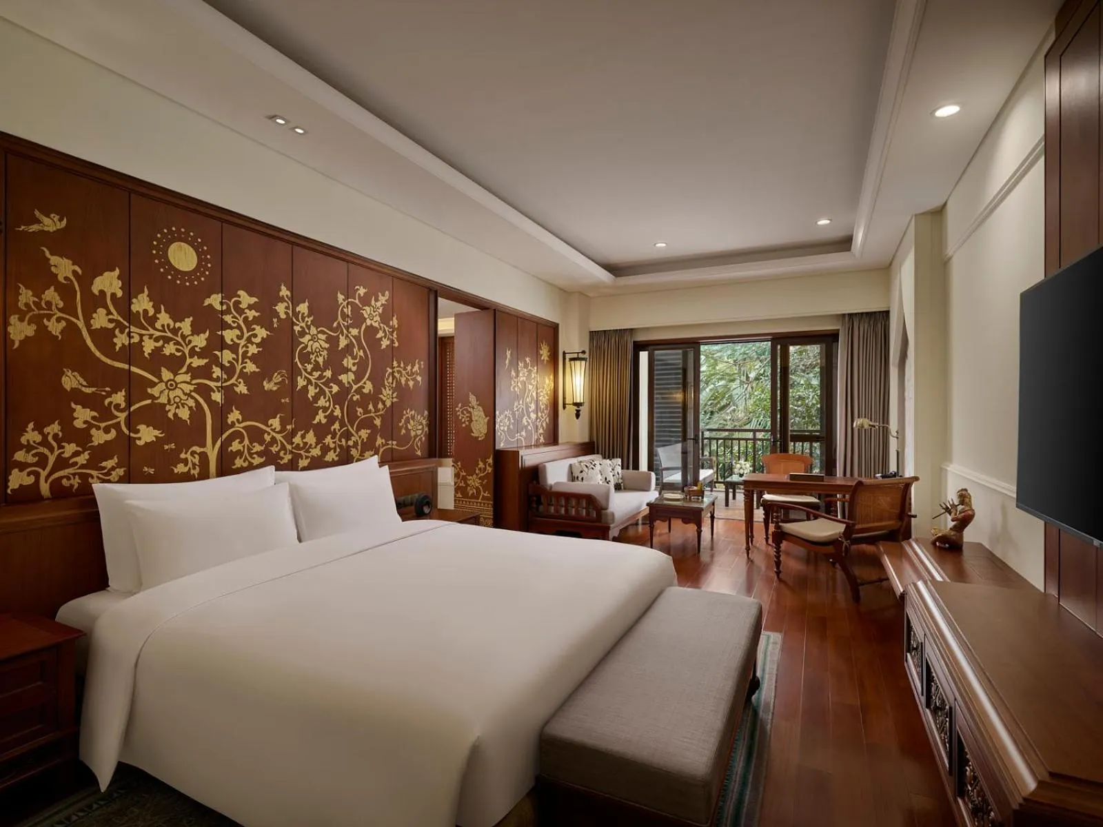 Bed in InterContinental Xishuangbanna Resort by IHG