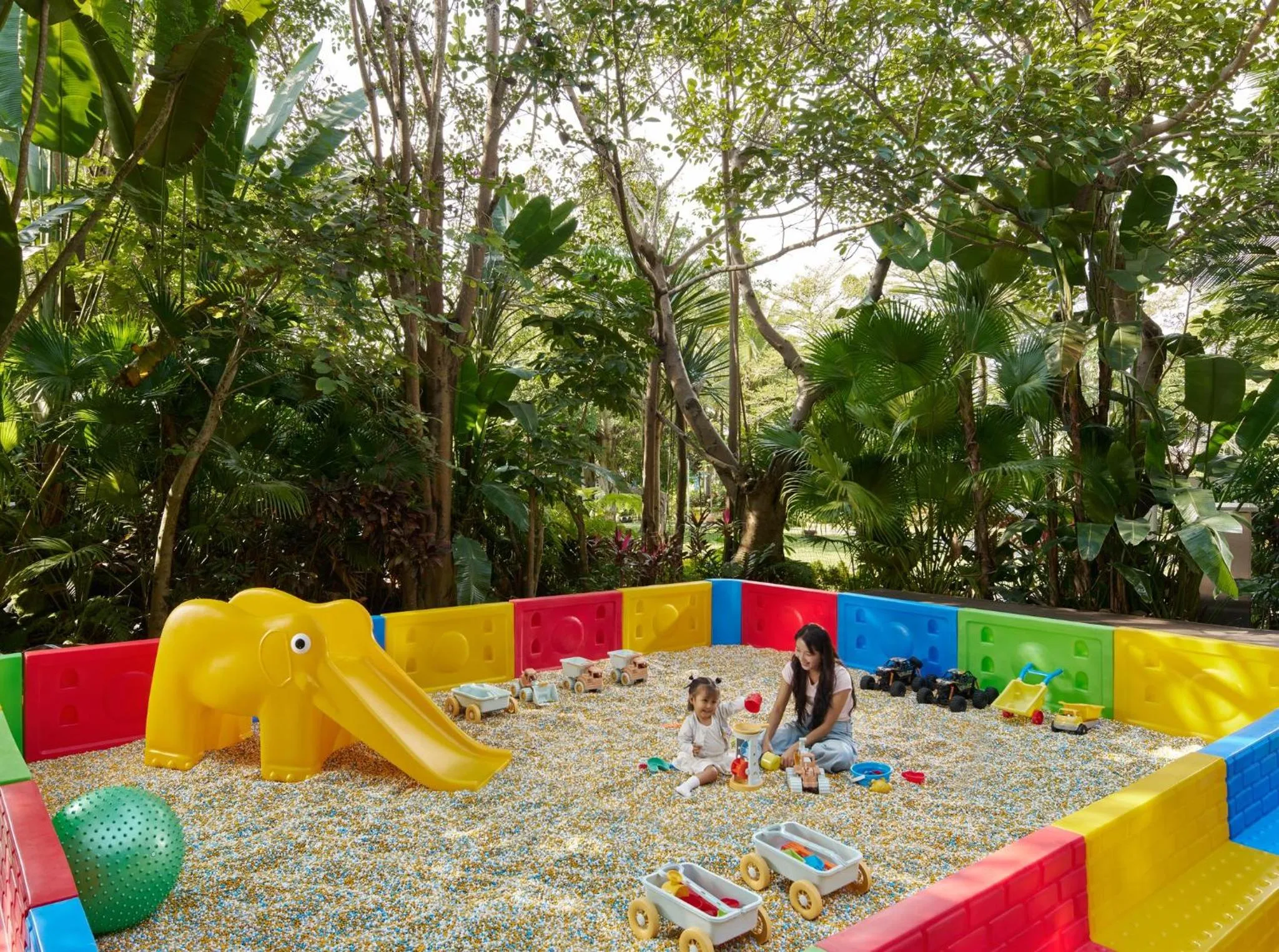 Area and facilities in InterContinental Xishuangbanna Resort by IHG