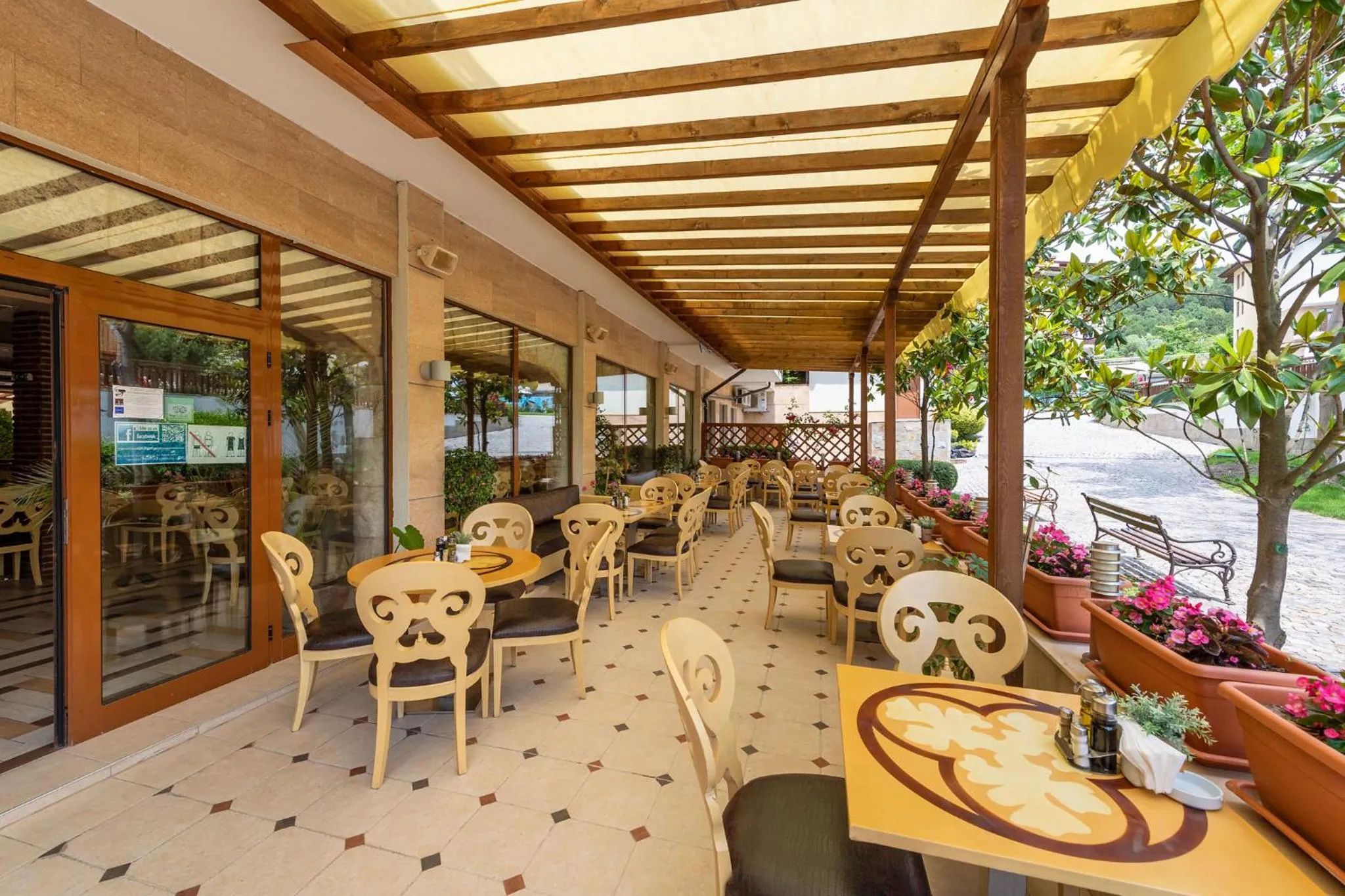 Restaurant/places to eat in Garden of Eden Complex