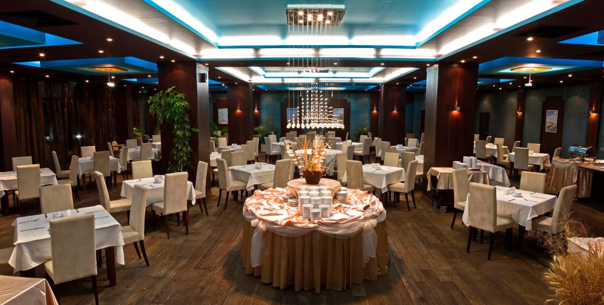 Breakfast in Garden of Eden Complex