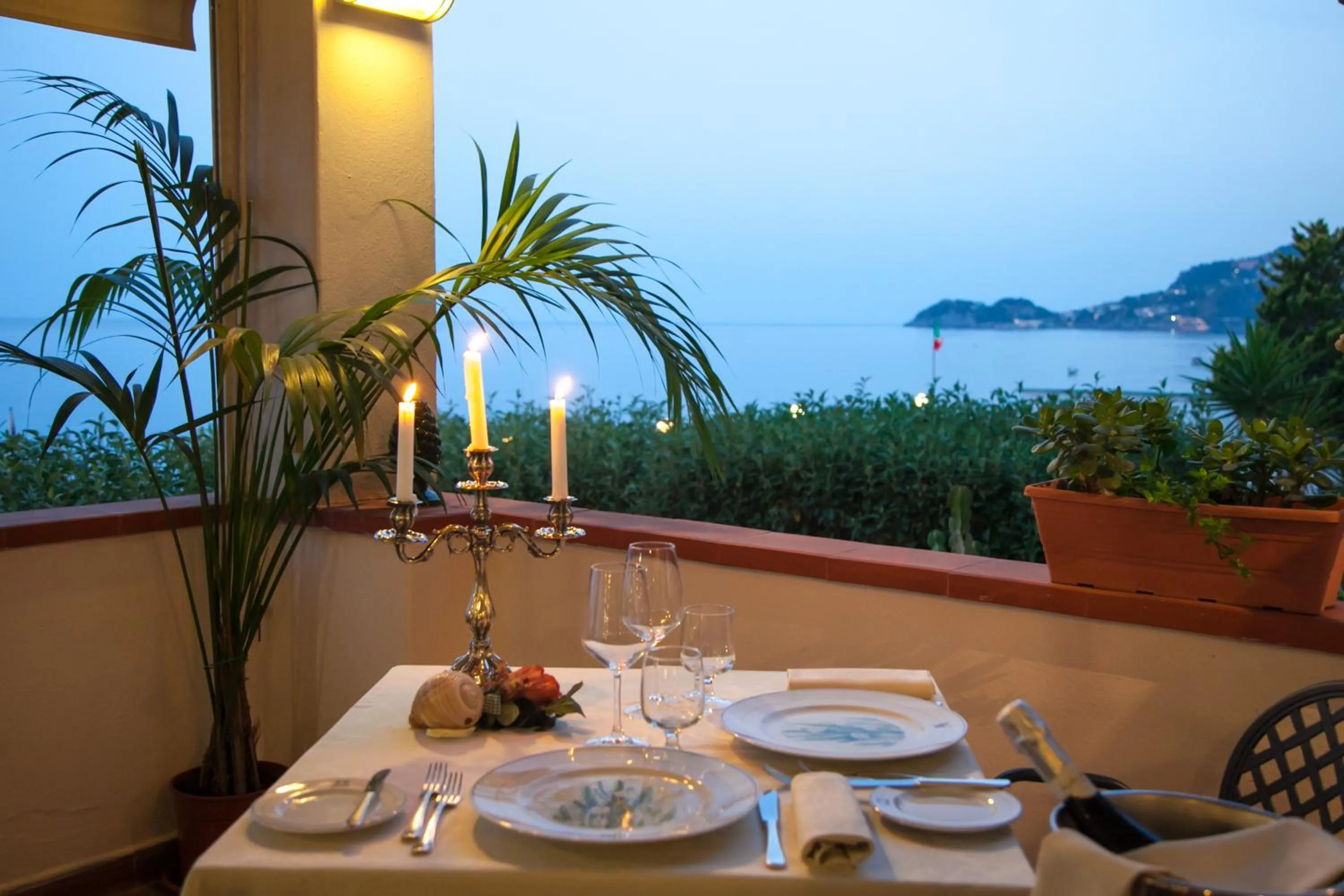 Restaurant/places to eat in Park Hotel Silemi