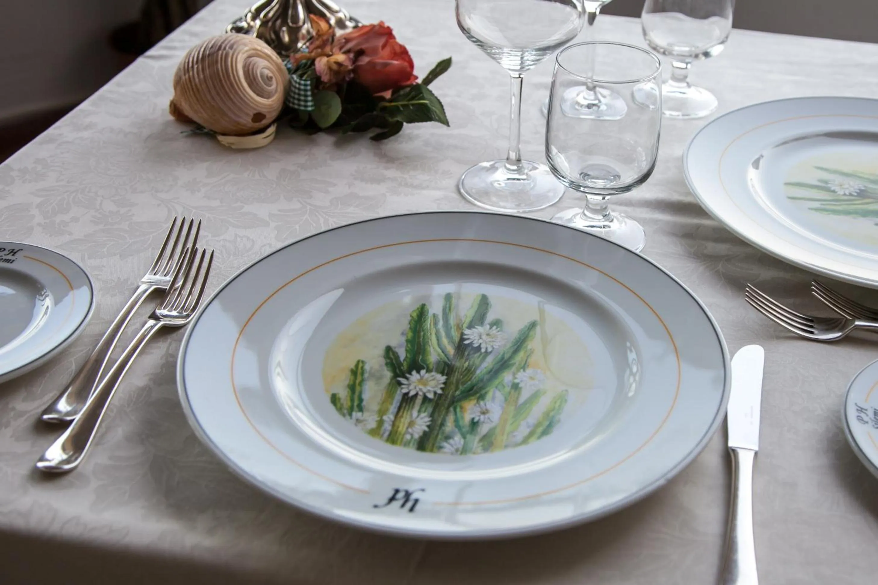 Restaurant/places to eat in Park Hotel Silemi