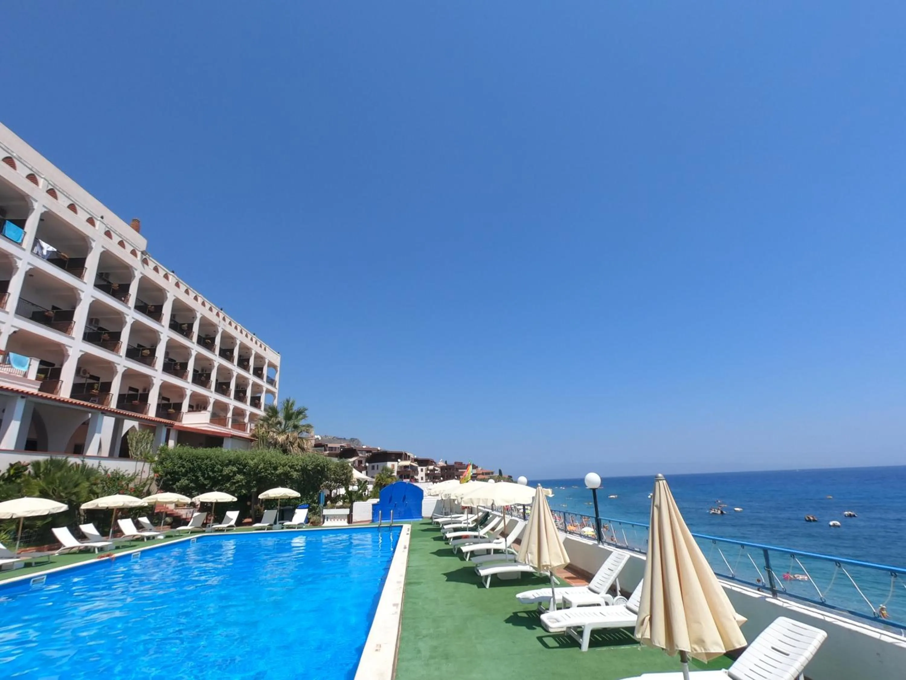 Swimming pool in Park Hotel Silemi