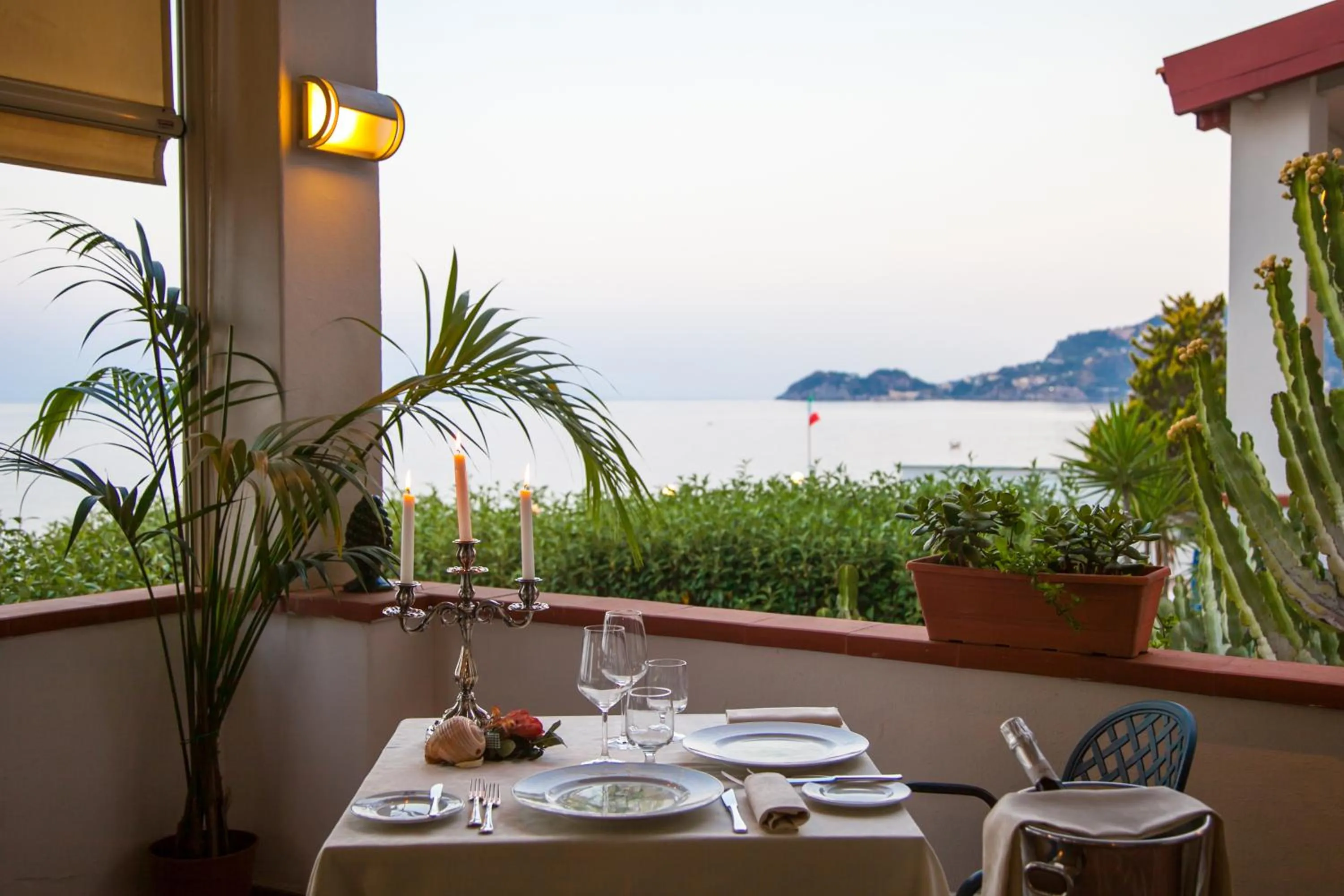 Restaurant/places to eat in Park Hotel Silemi