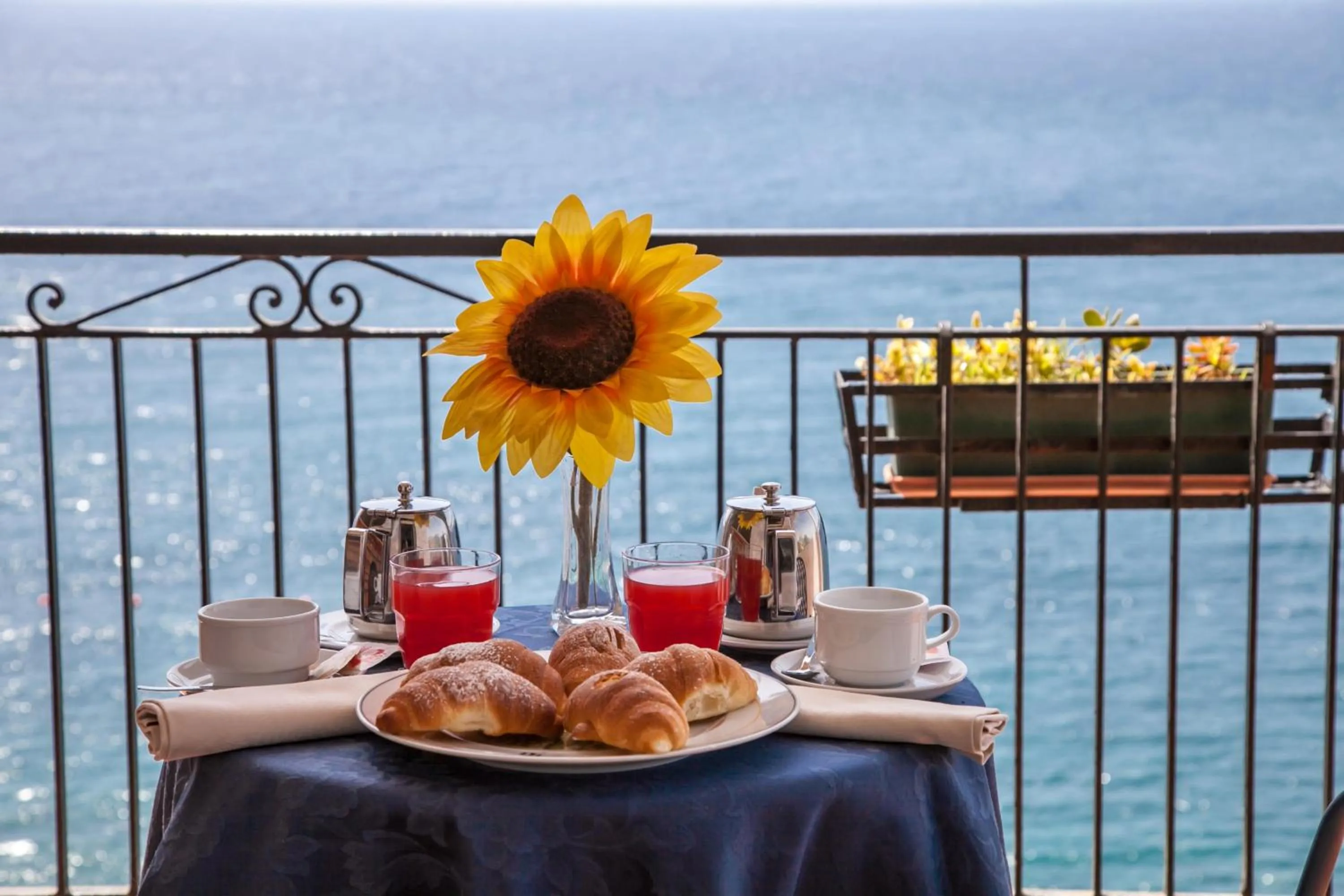 Breakfast in Park Hotel Silemi