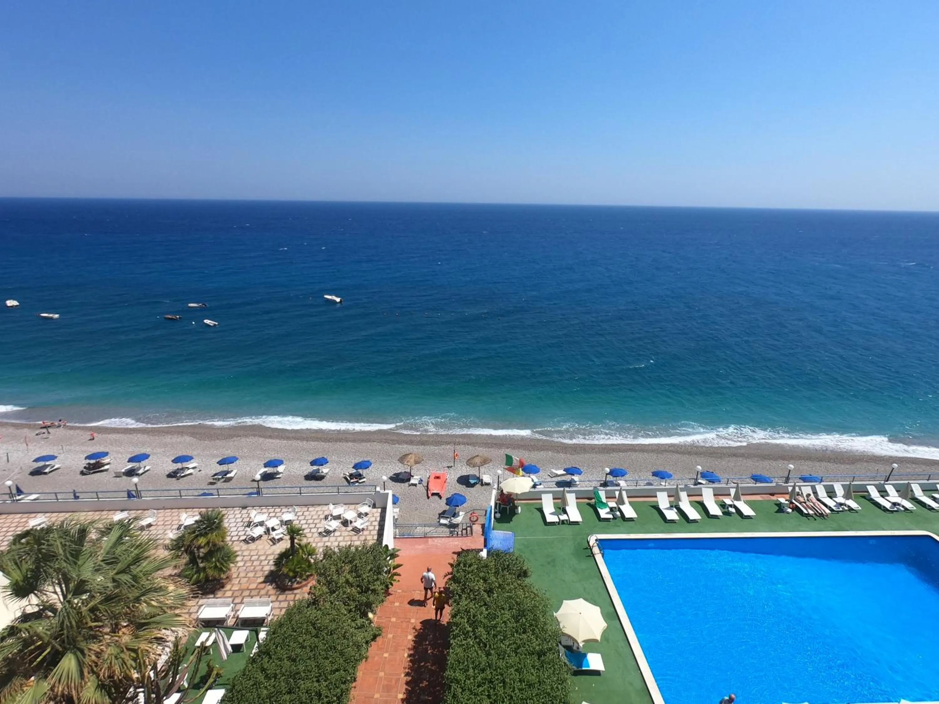 Pool view in Park Hotel Silemi