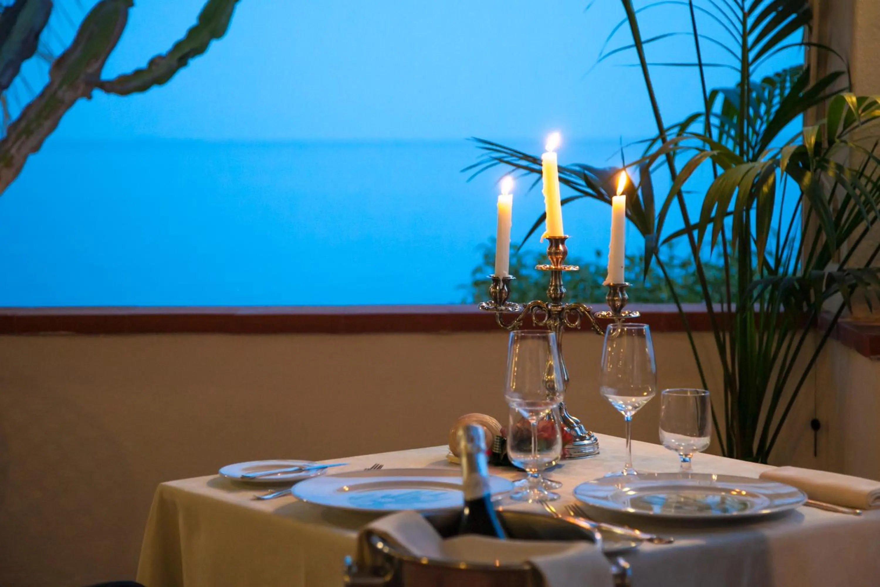 Restaurant/places to eat in Park Hotel Silemi