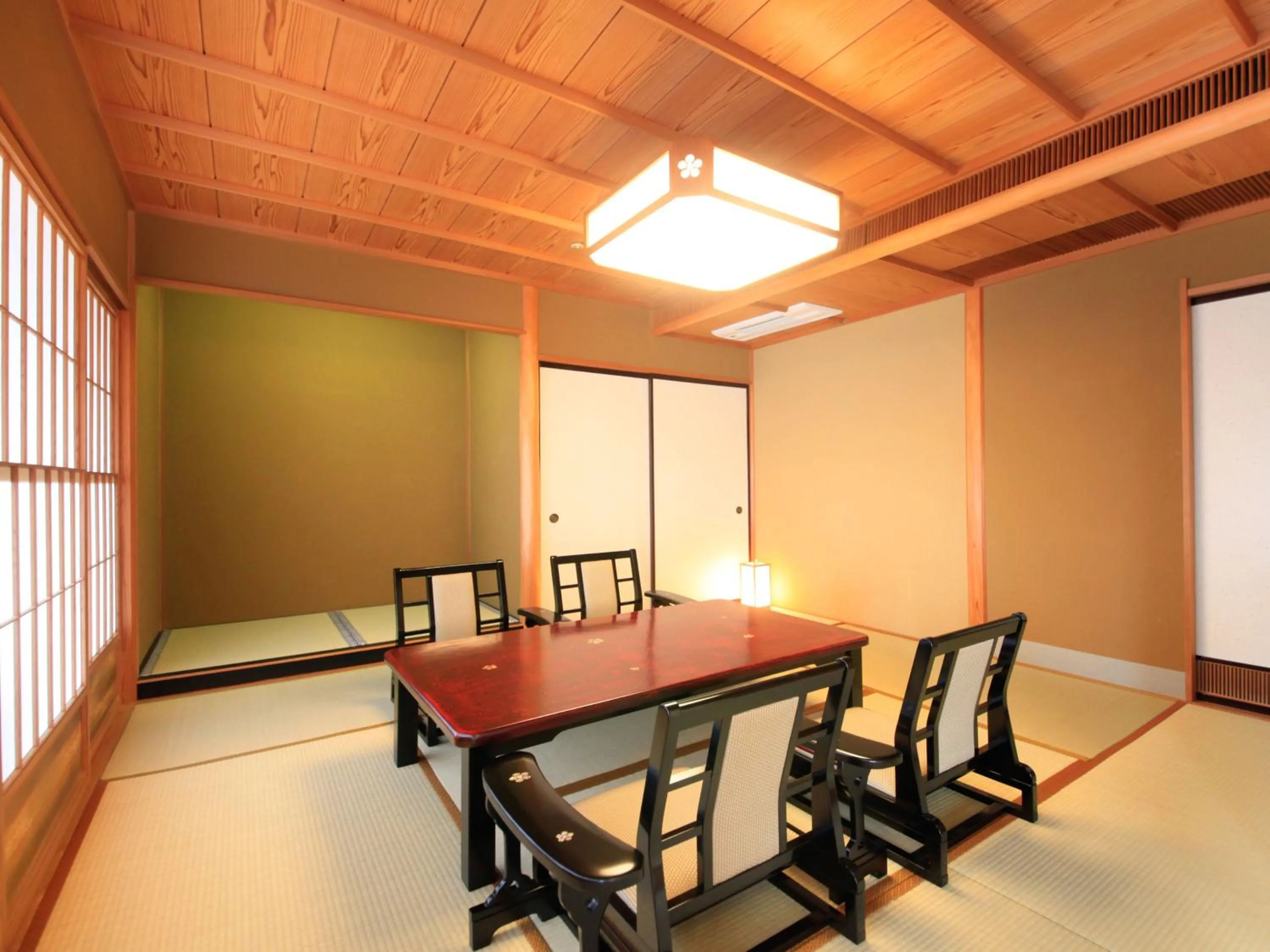 Yamashiro Onsen Miyabi no Yado Kaga Hyakumangoku