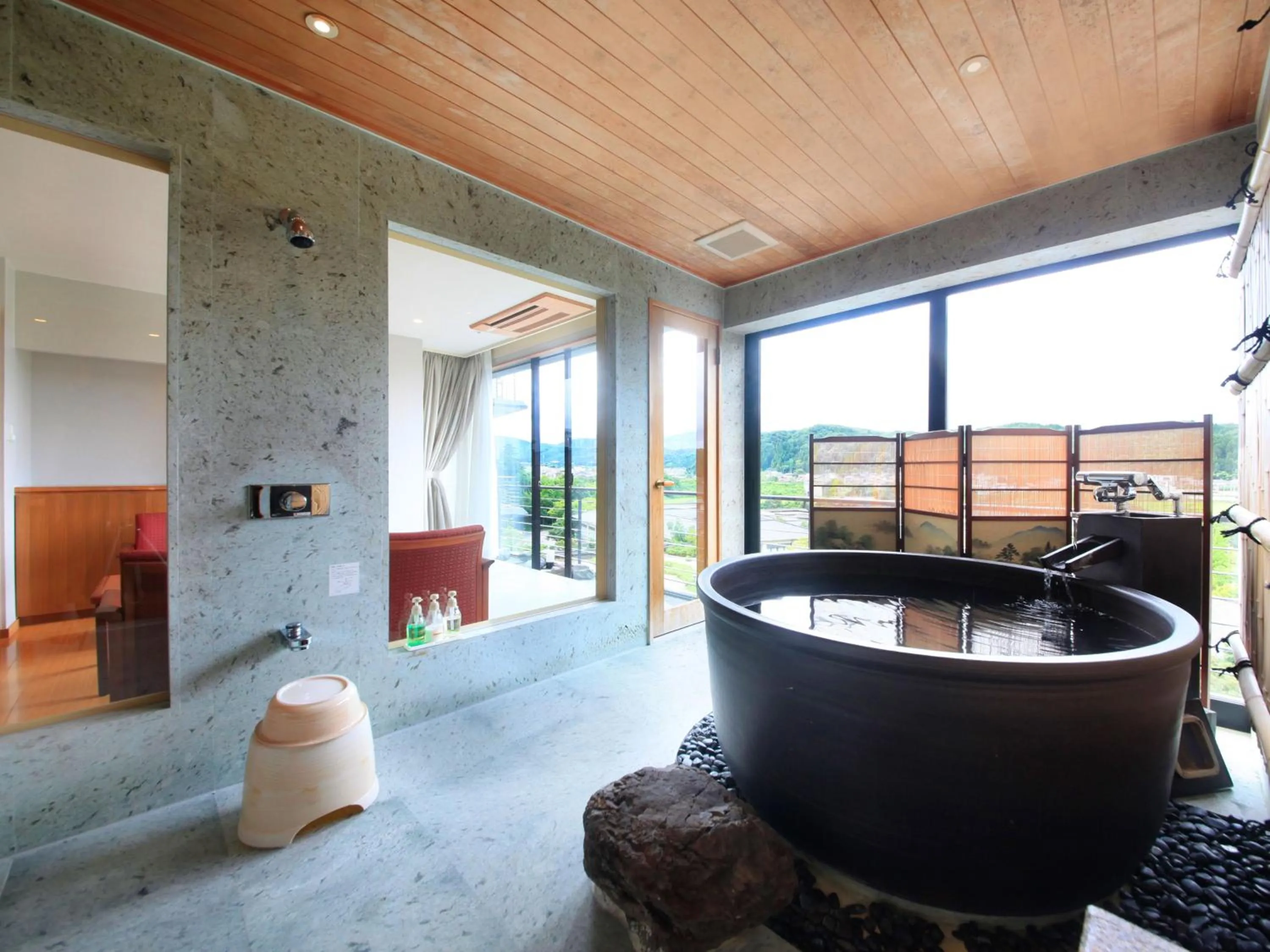 Photo of the whole room in Yamashiro Onsen Miyabi no Yado Kaga Hyakumangoku