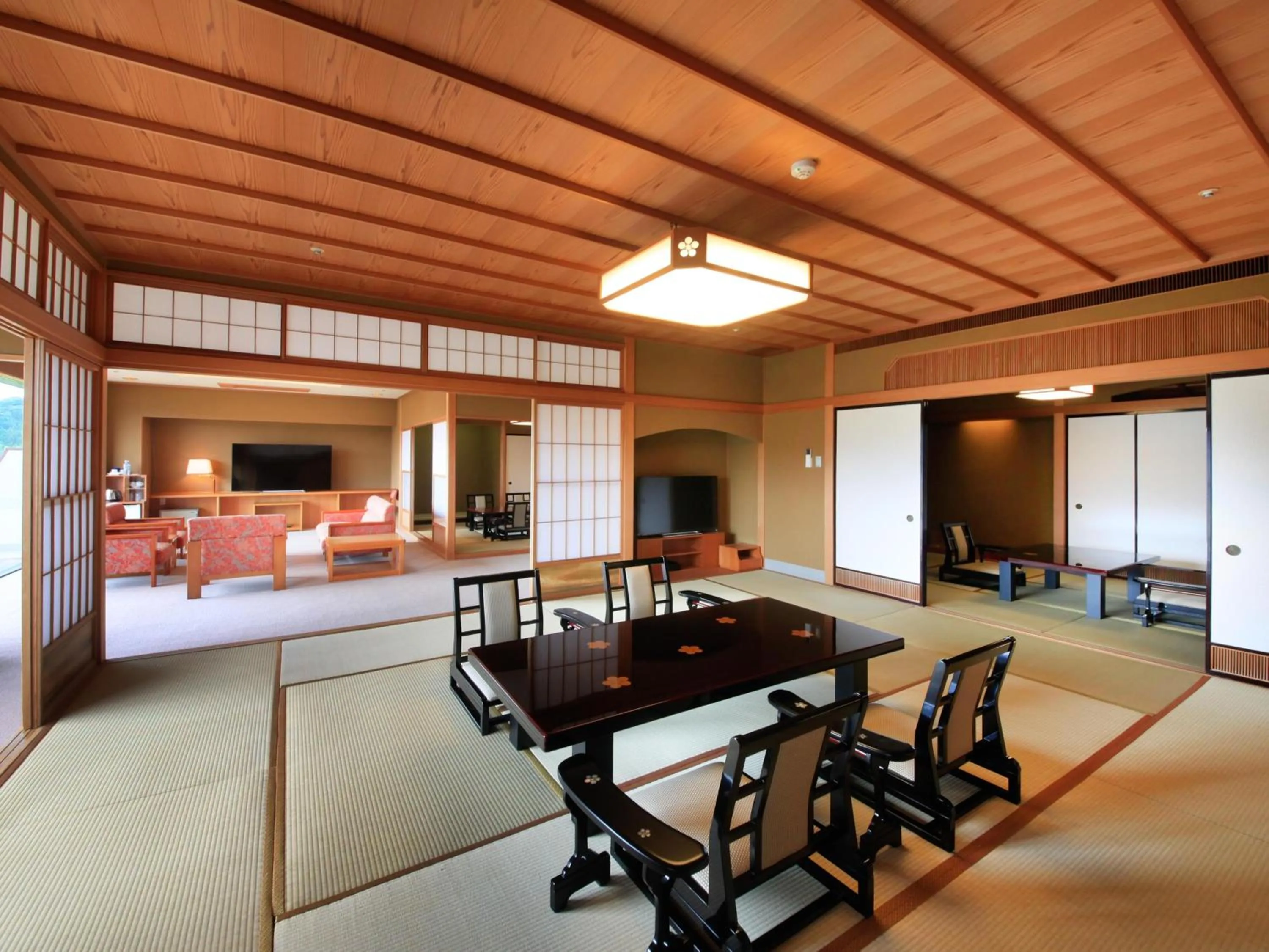 Yamashiro Onsen Miyabi no Yado Kaga Hyakumangoku