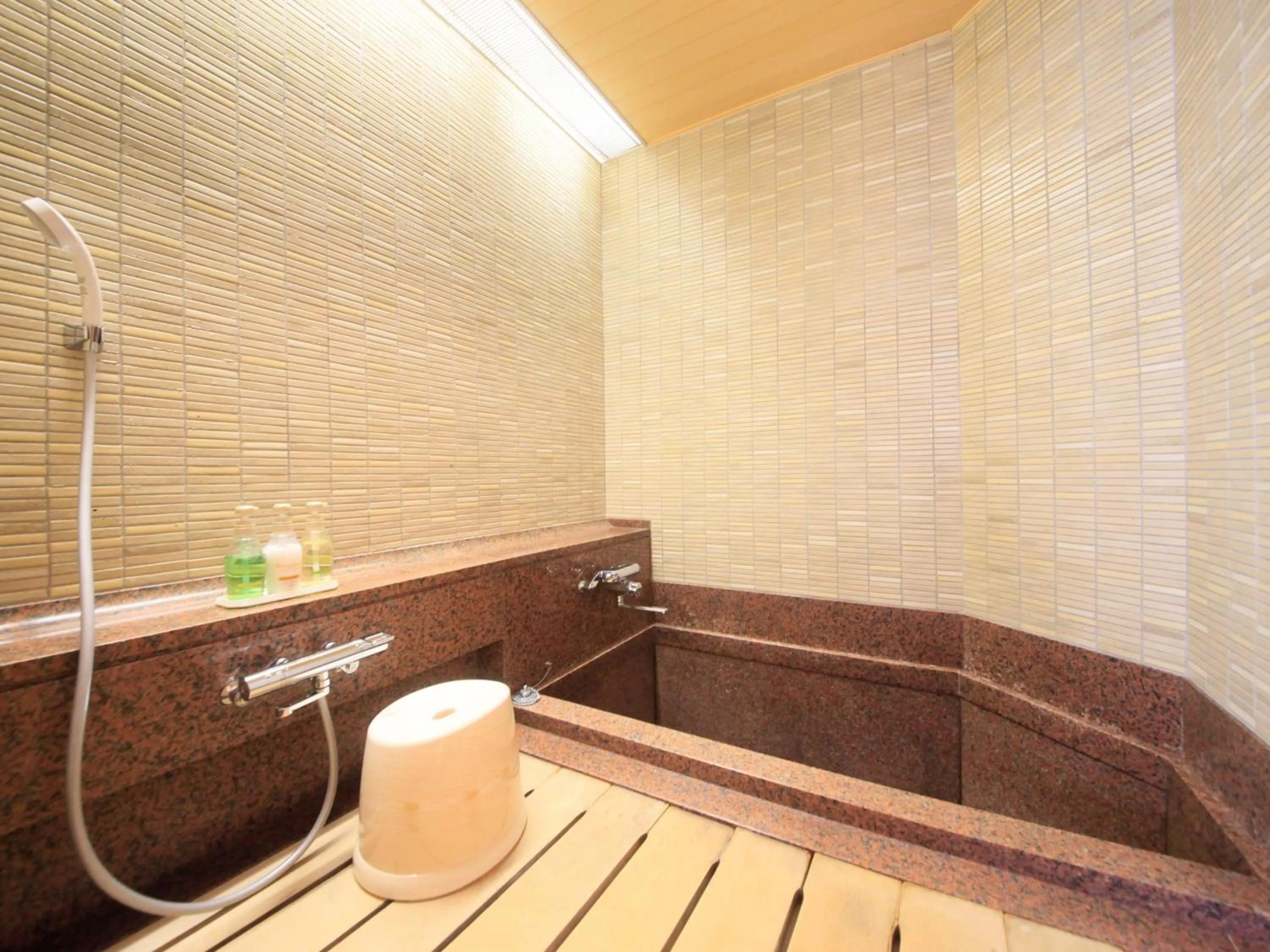 Yamashiro Onsen Miyabi no Yado Kaga Hyakumangoku