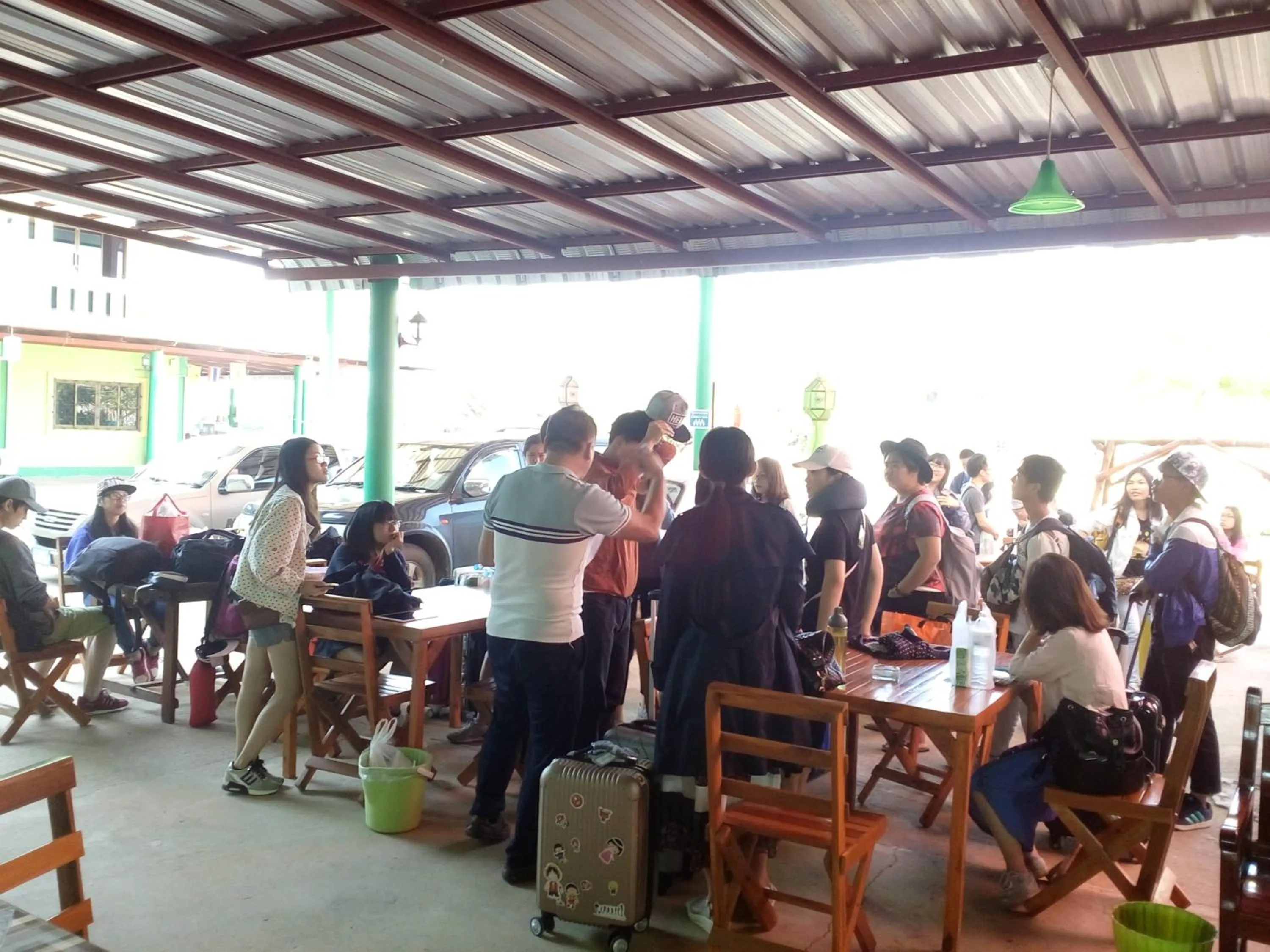 group of guests in RuengsriSiri Guesthouse