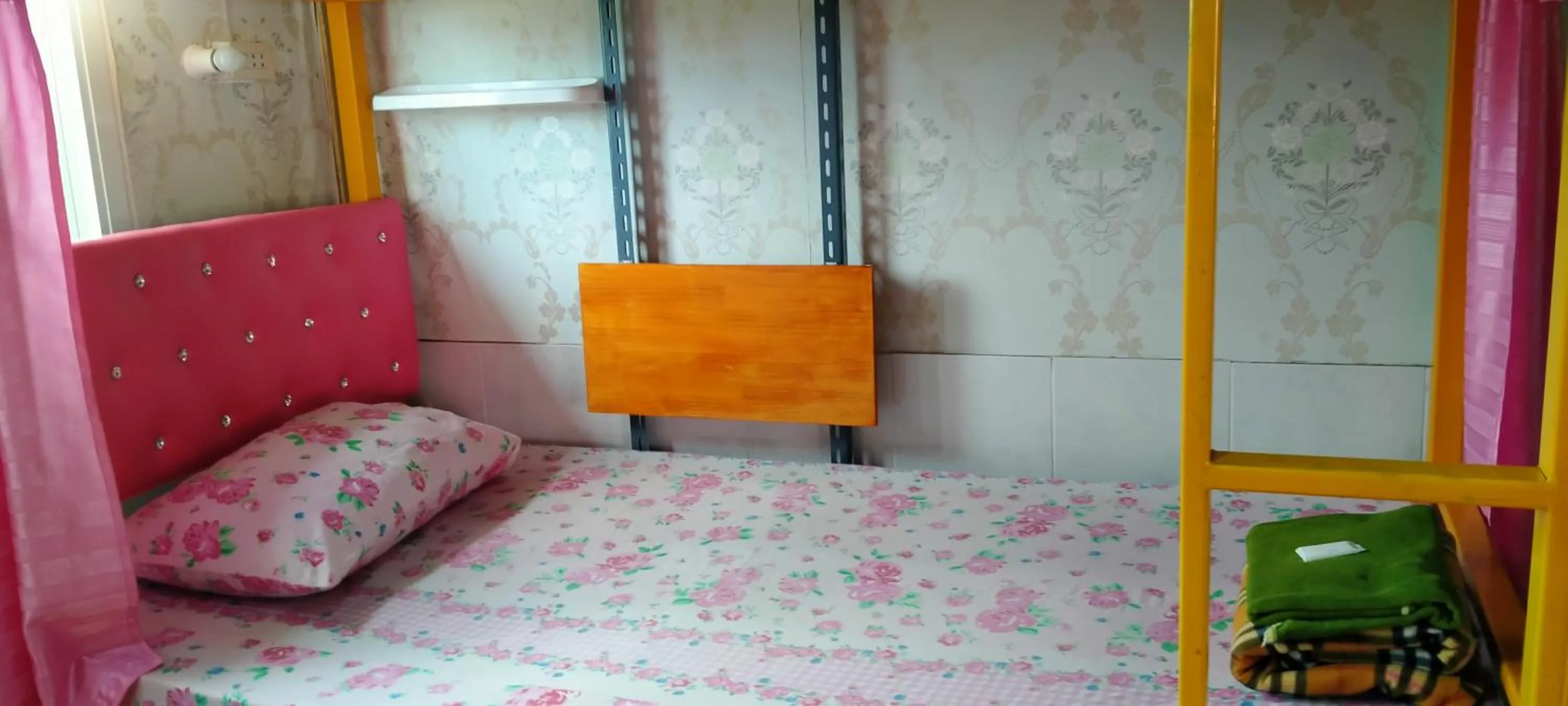 Bed in RuengsriSiri Guesthouse