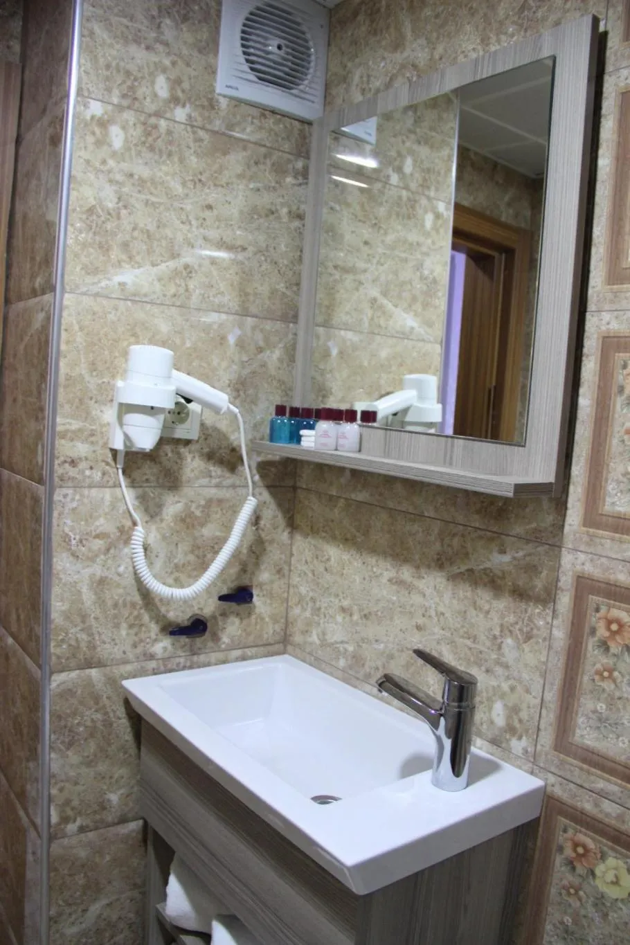 Bathroom in Kaya Madrid Hotel