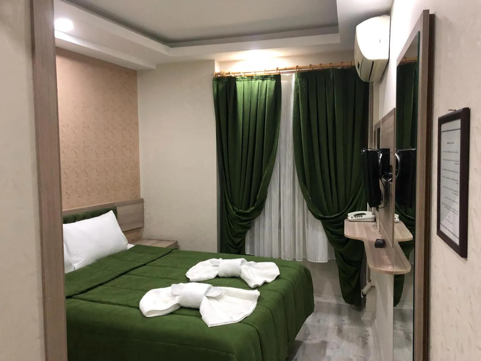 Photo of the whole room, Bed in Kaya Madrid Hotel