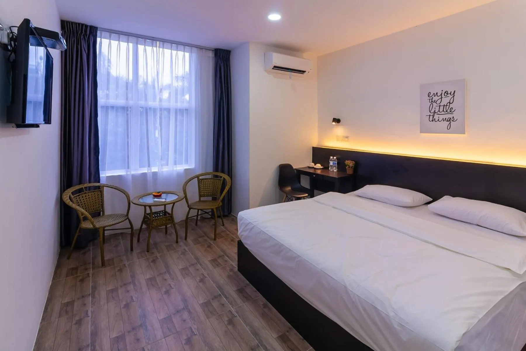 Photo of the whole room, Bed in Tambun Warm Hotel