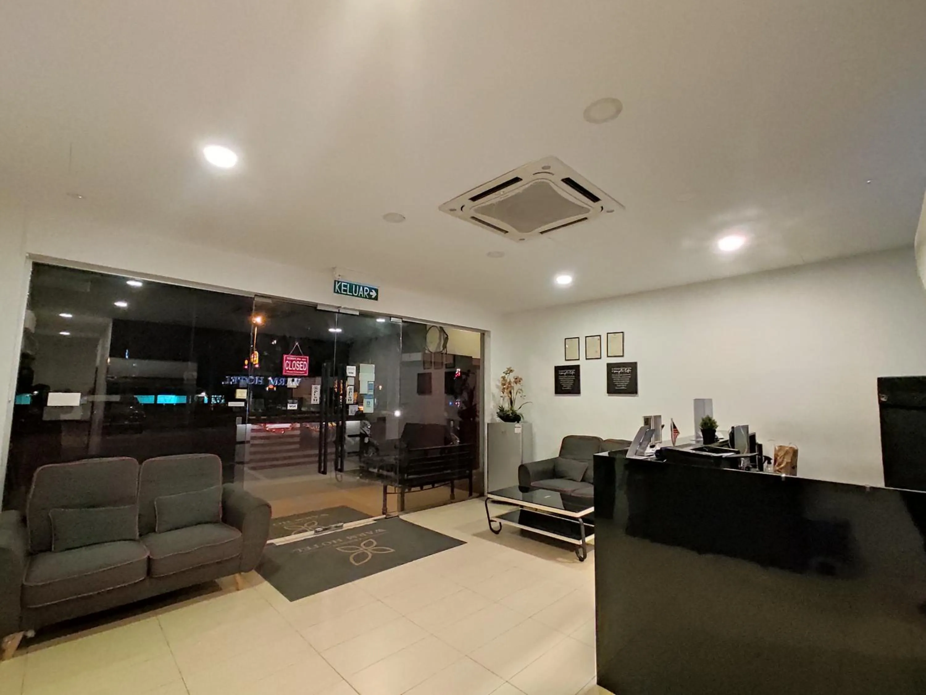 Lobby or reception in Tambun Warm Hotel